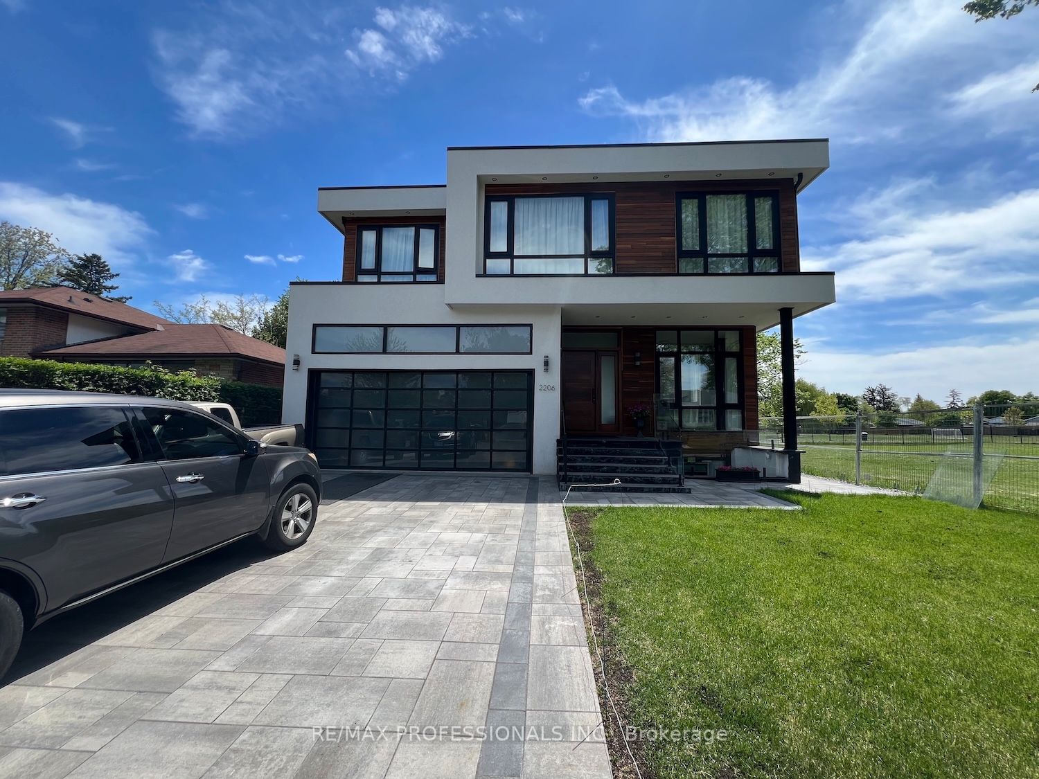 2206 Utley Road, Mississauga, ON, L5J 1X1