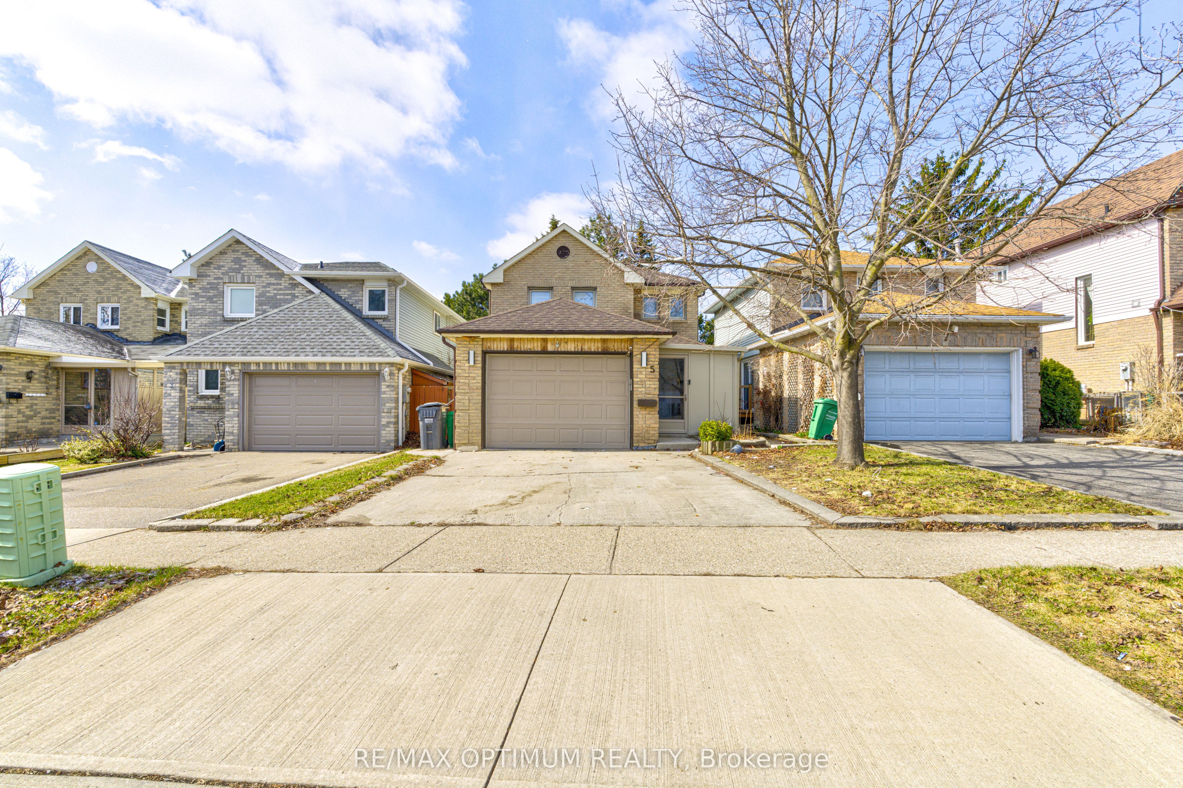 5 Roehampton Crescent, Brampton, ON, L6Y 2R3