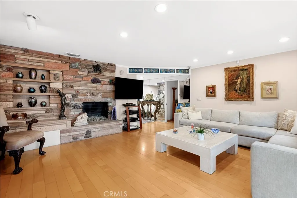 Additional image 90 of 22723 Erwin St, Woodland Hills, CA 91367