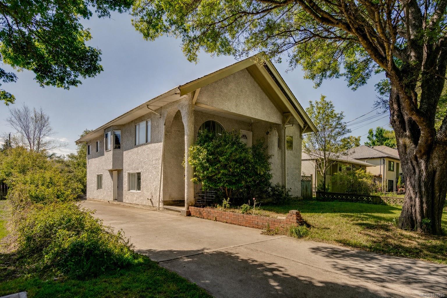 2630 Victor Street, Victoria, BC, V8R 4E2