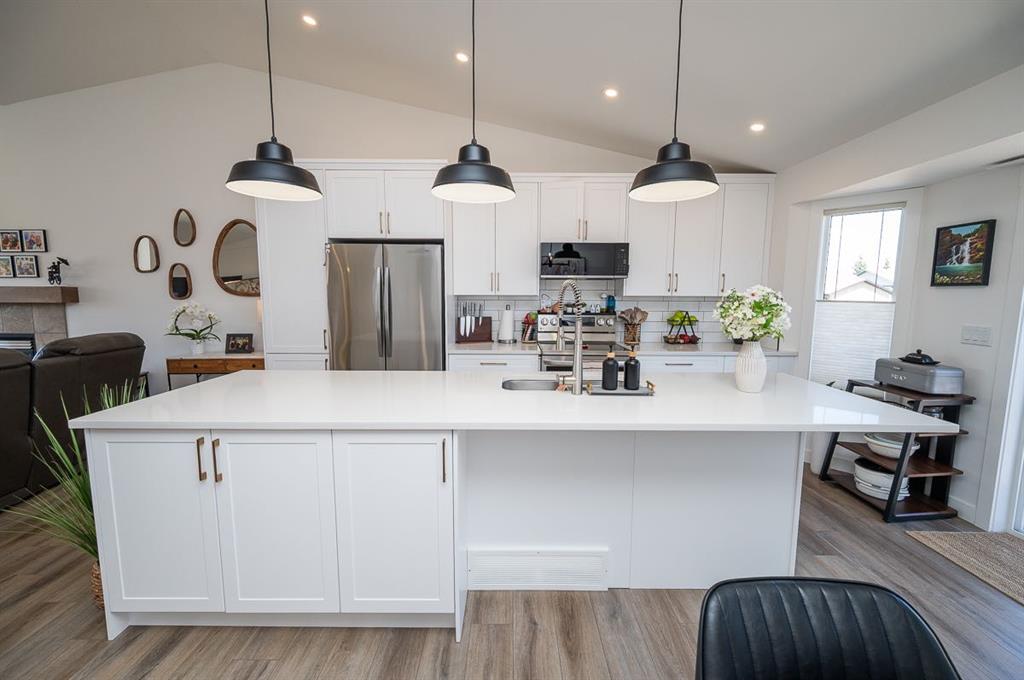 Additional image 4 of 355 Duston Street, Red Deer, AB, T4R 3J9