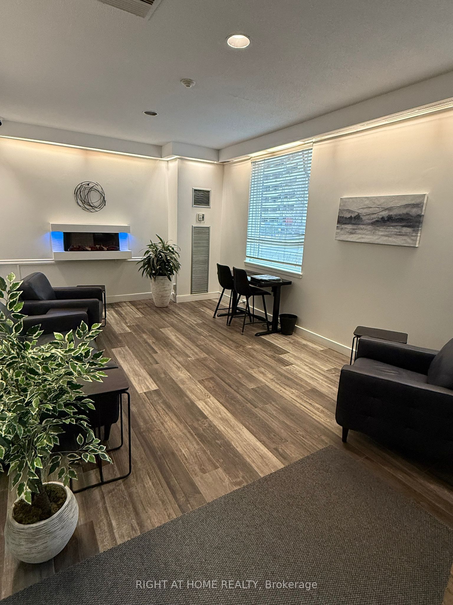 Additional image 3 of 1115-1100 Ambleside Drive, Ottawa, ON, K2B 8G6