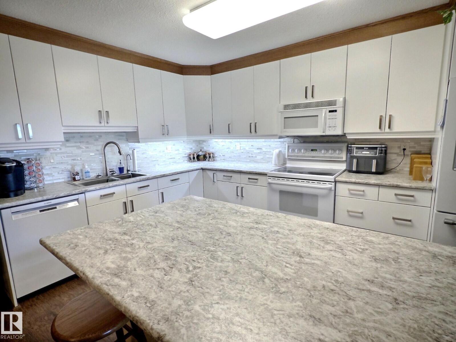 Additional image 4 of 108-8922 156 Street NW, Edmonton, AB, T5R5Z3