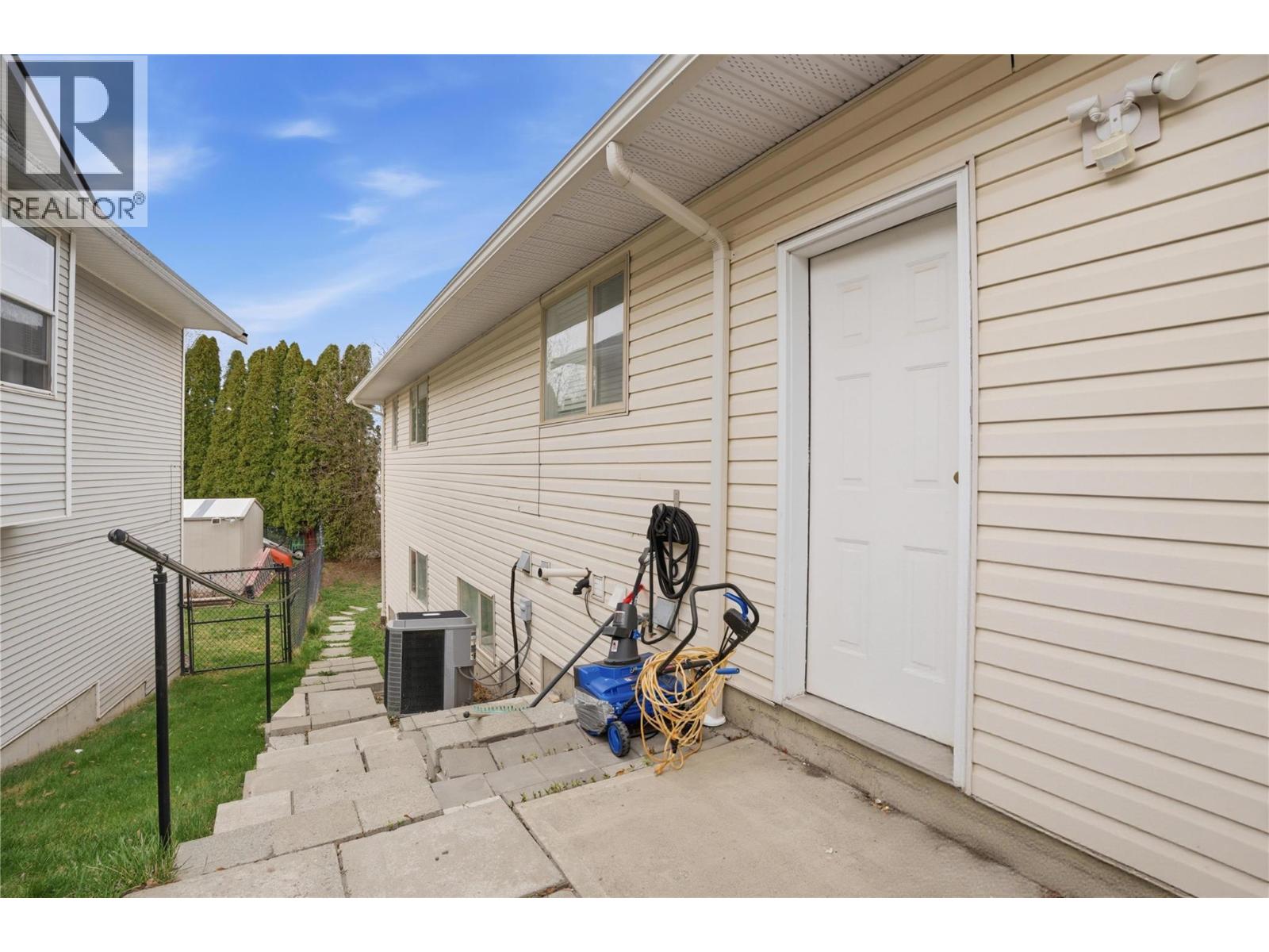 Additional image 3 of 832 Regent Crescent, Kamloops, BC, V1S1X1