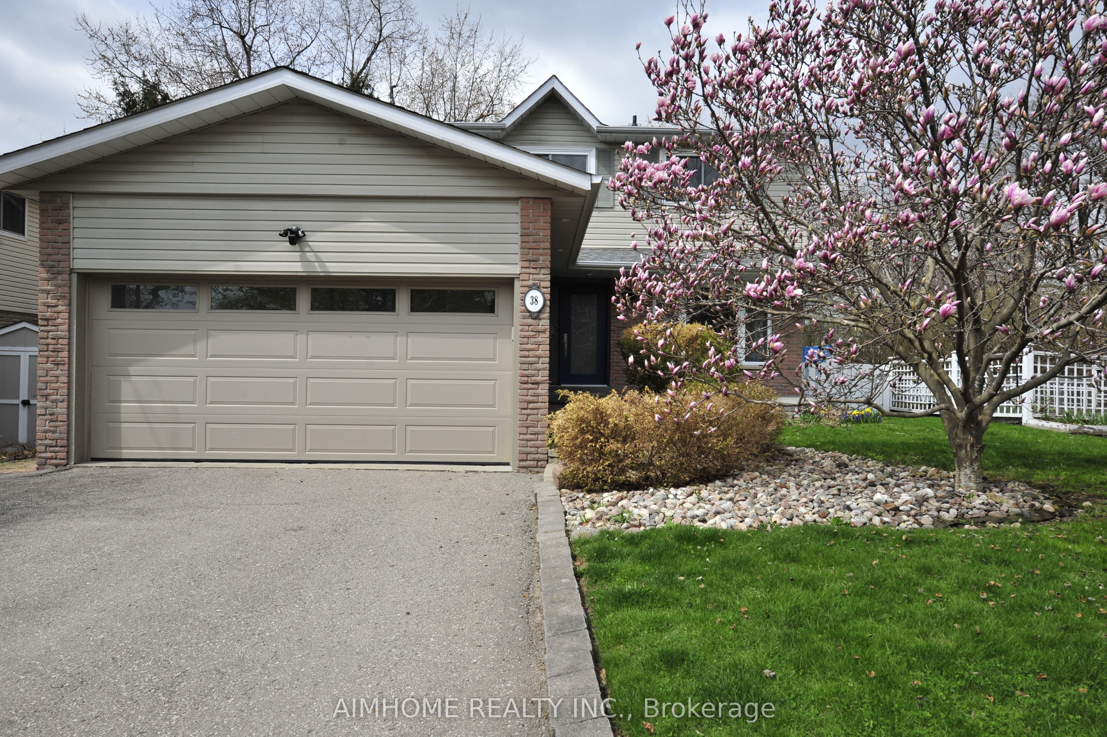 38 Sir Brandiles Place, Markham, ON, L3P 2Z5