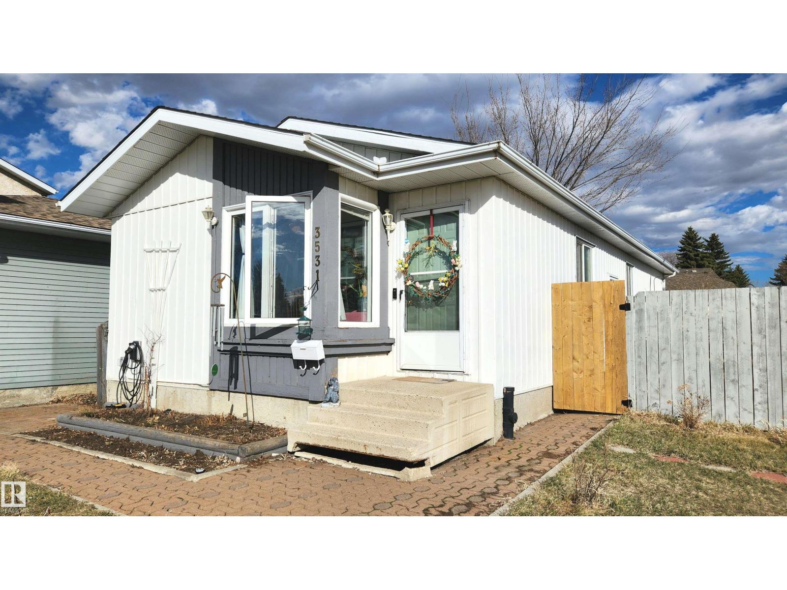 3531 46 Street NW, Edmonton, AB, T6L5C6