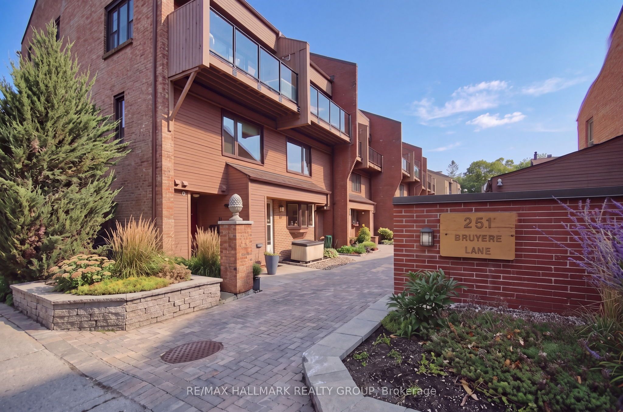 12-251 Bruyere Street, Ottawa, ON, K1N 5E5