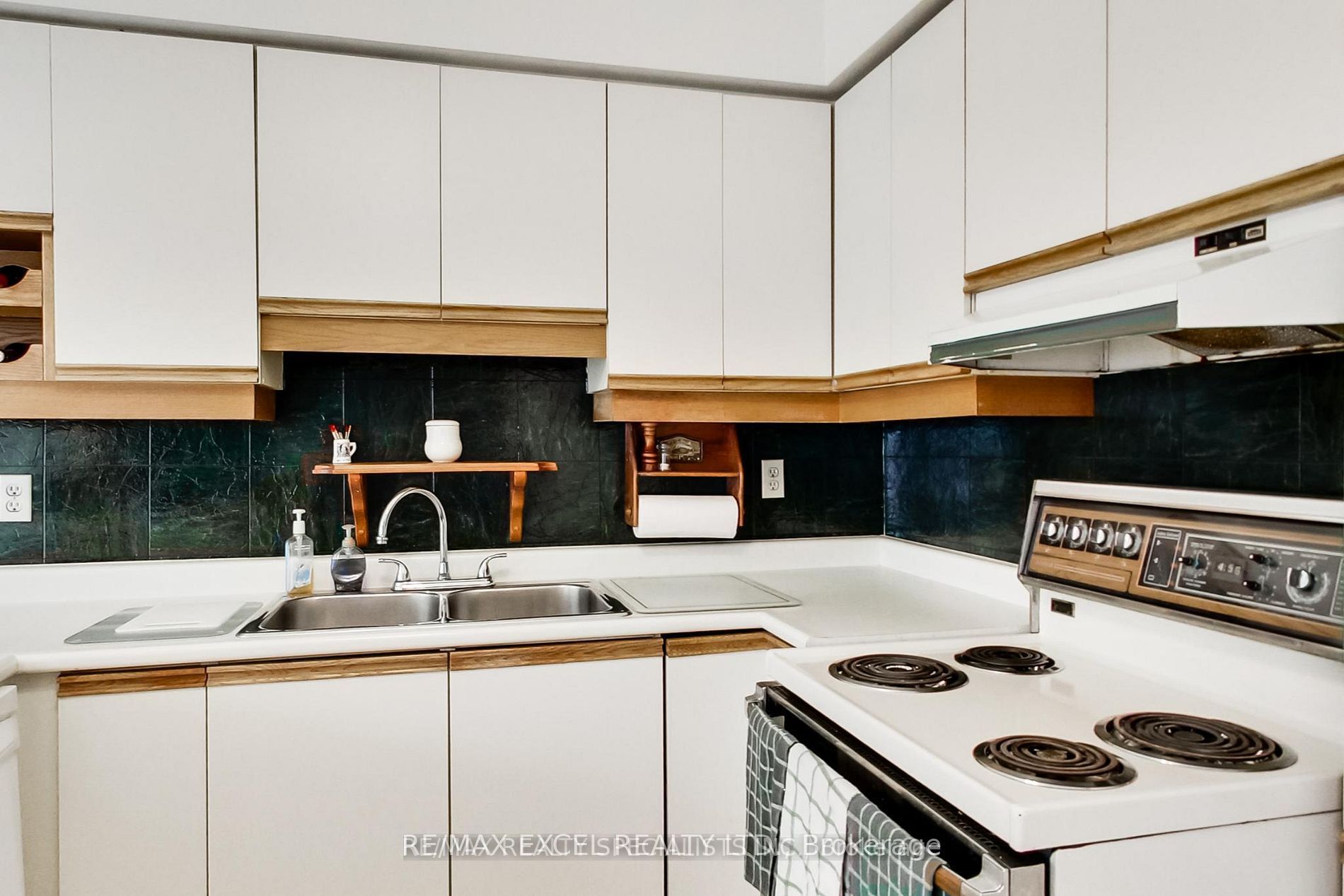 Additional image 6 of 1474 Bough Beeches Boulevard, Mississauga, ON, L4W 2B9