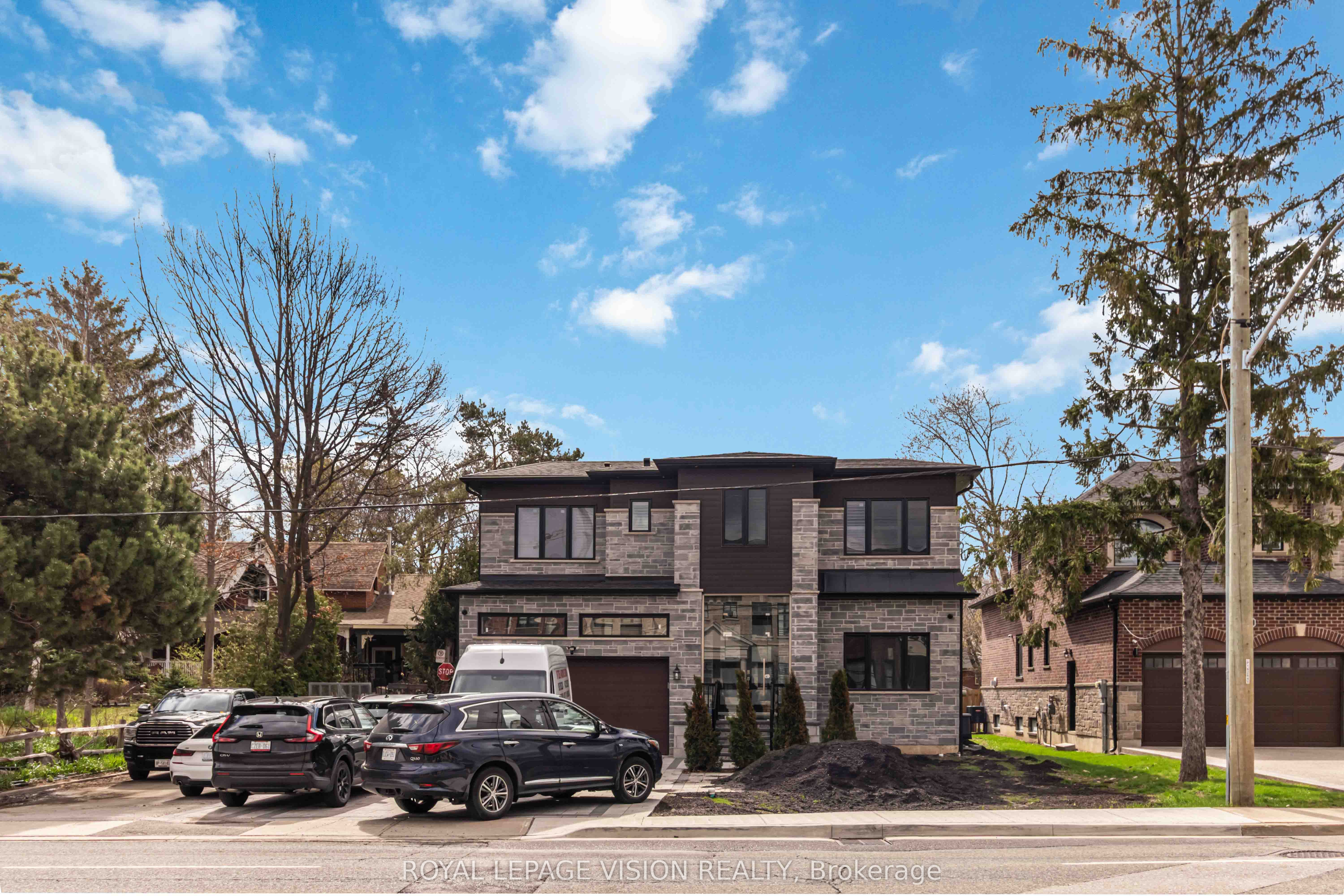 Lower-77 Thomas Street, Mississauga, ON, L5M 1Y6