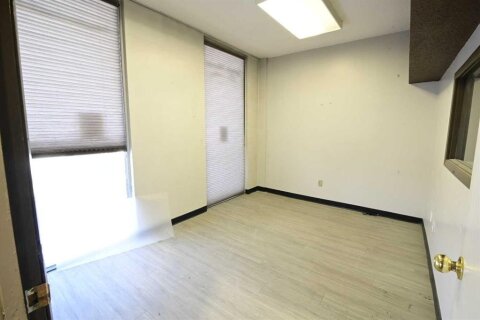 Additional image 8 of 4-7419 50 Avenue, Red Deer, AB, T4P 1M5