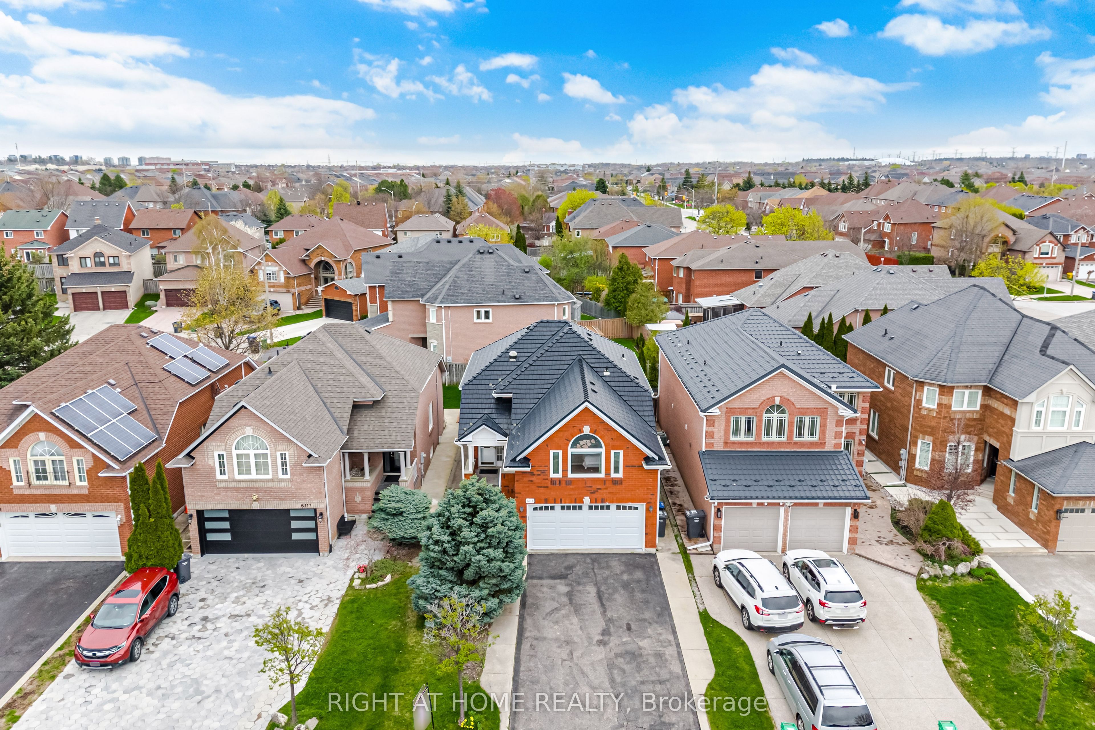6113 Maple Gate Circle, Mississauga, ON, L5N 7B1