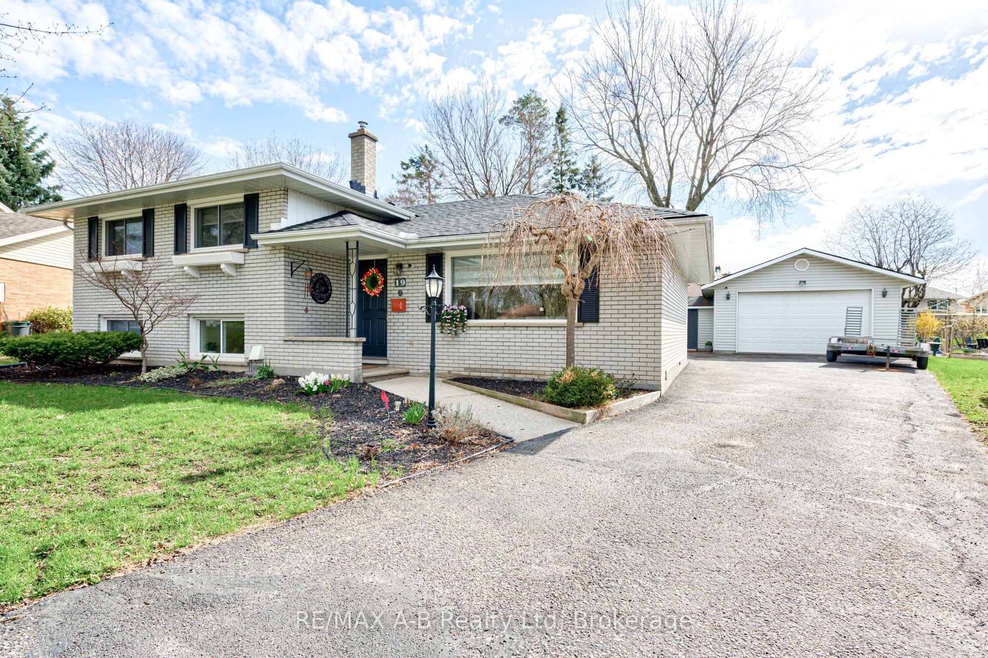 Additional image 3 of 19 Linton Place, Kitchener, ON, N2B 2K1