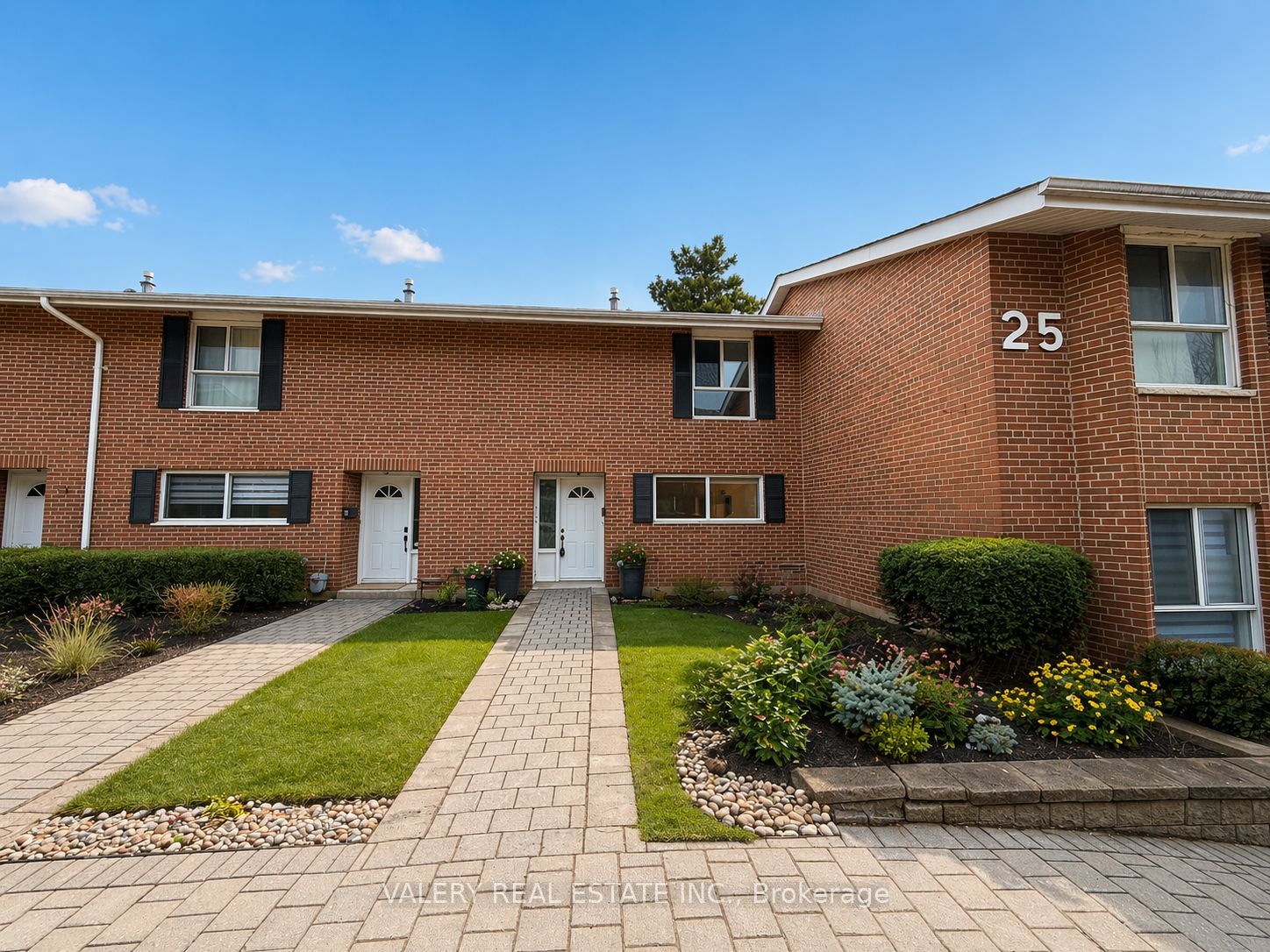4-25 Romfield Circuit, Markham, ON, L3T 3H4