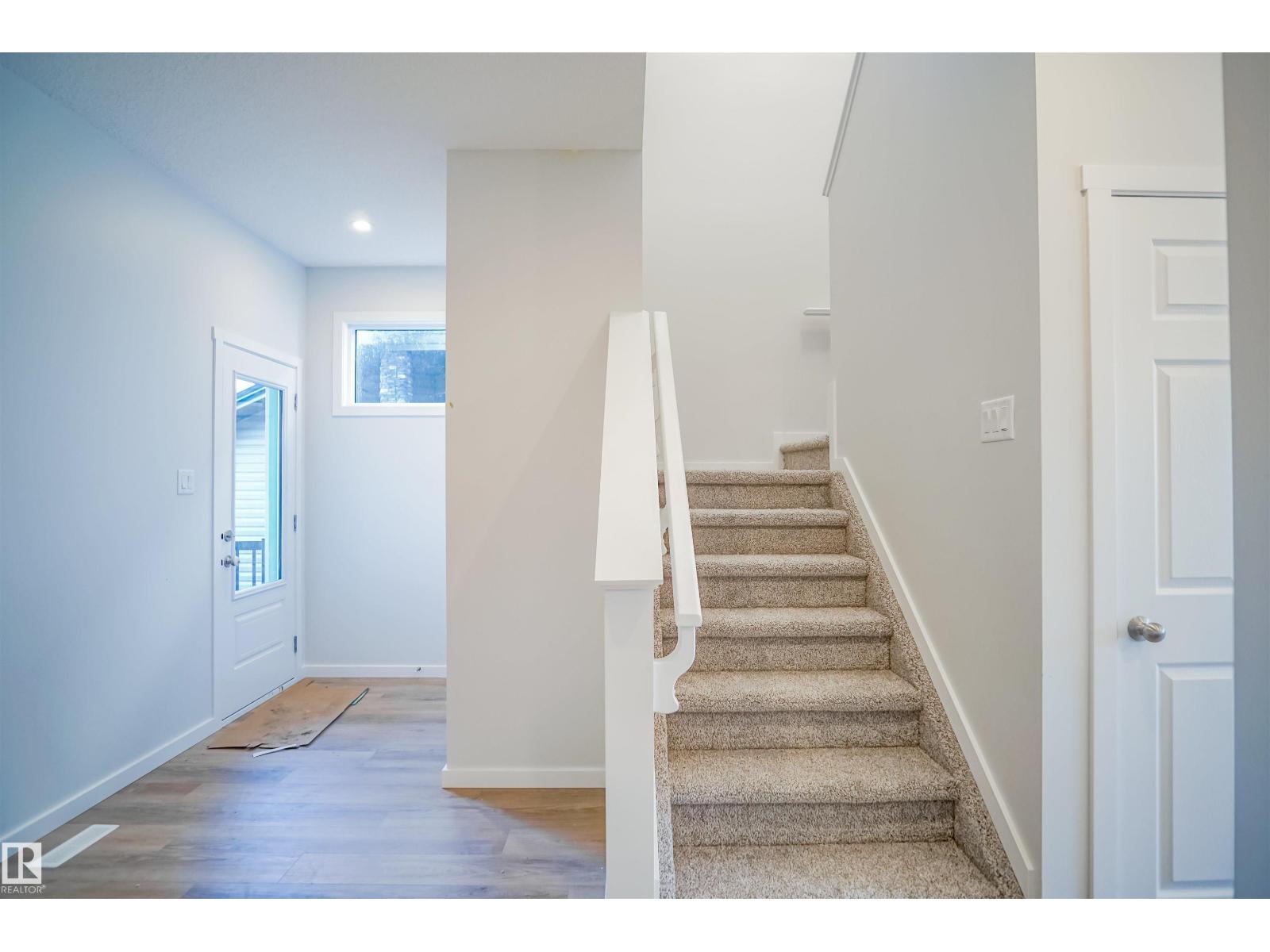 Additional image 3 of 936 18 Avenue NW, Edmonton, AB, T6T2V2