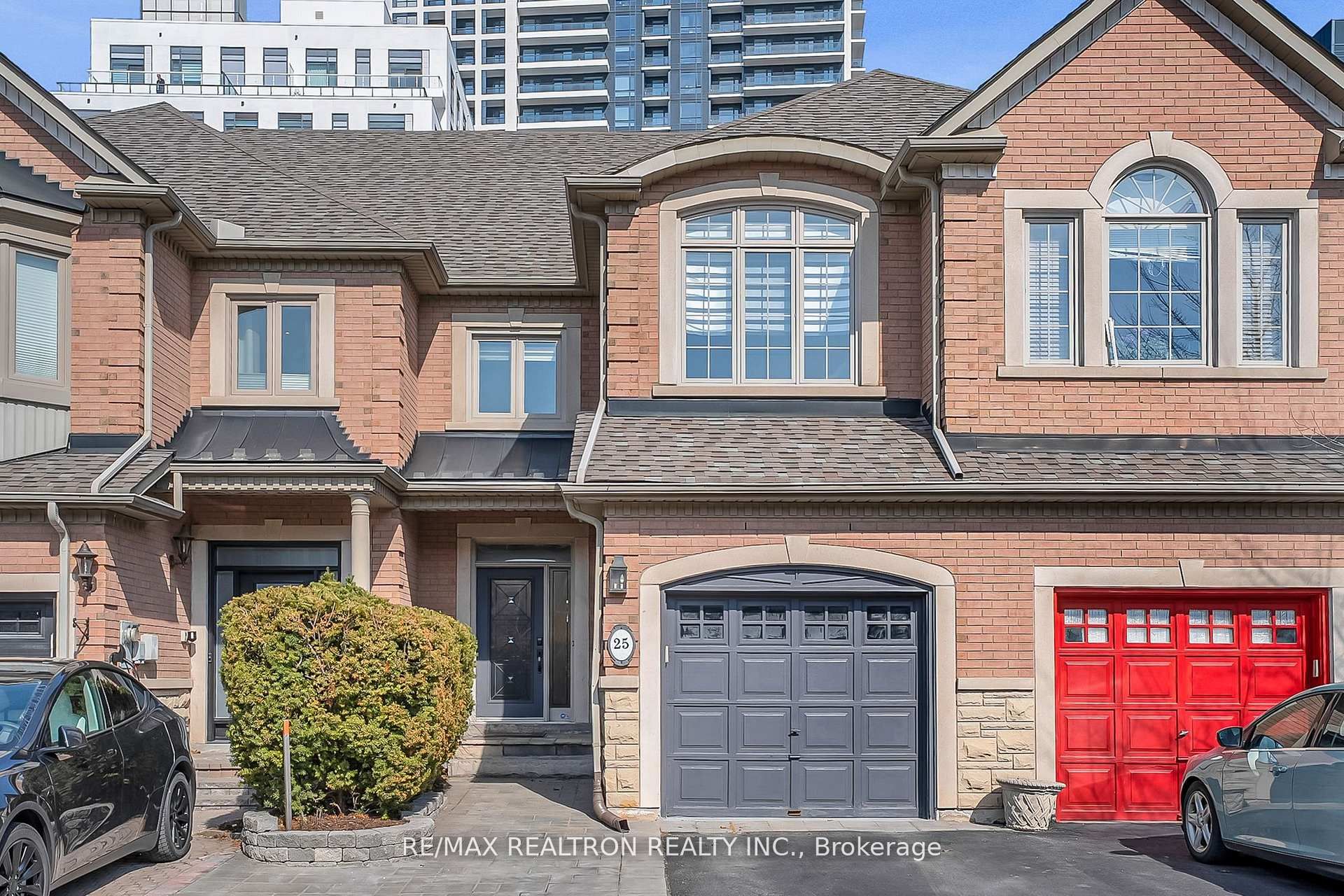 25 Kingsbridge Circle, Vaughan, ON, L4J 8N8