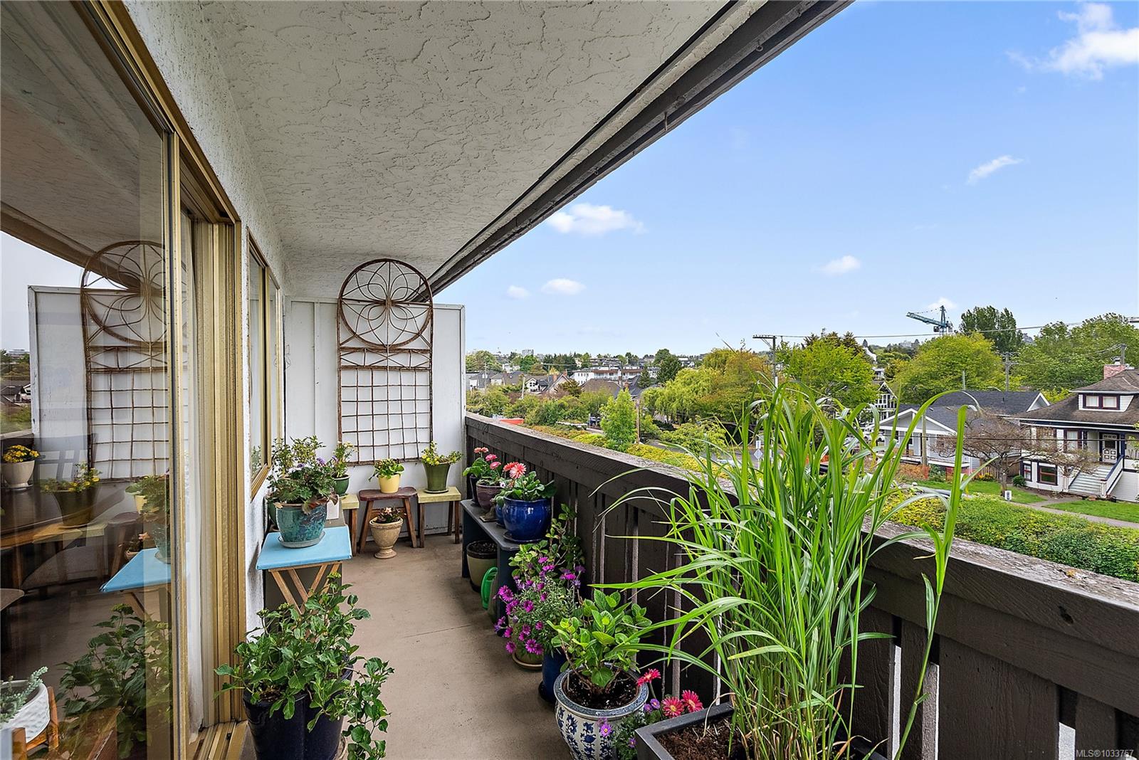 324-964 Heywood Avenue, Victoria, BC, V8V 2Y5