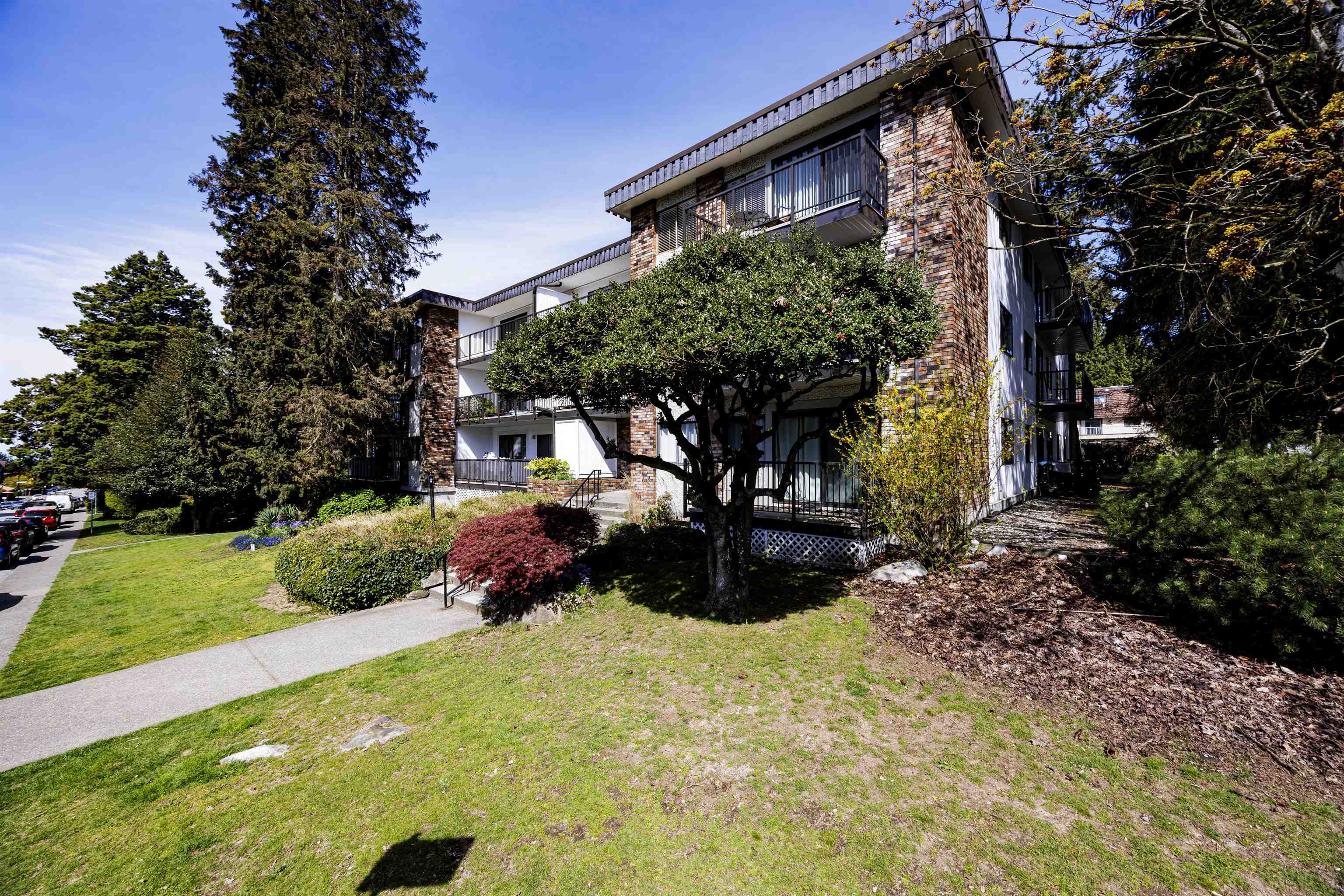 208-160 19th Street E, North Vancouver, BC, V7L 2Y8