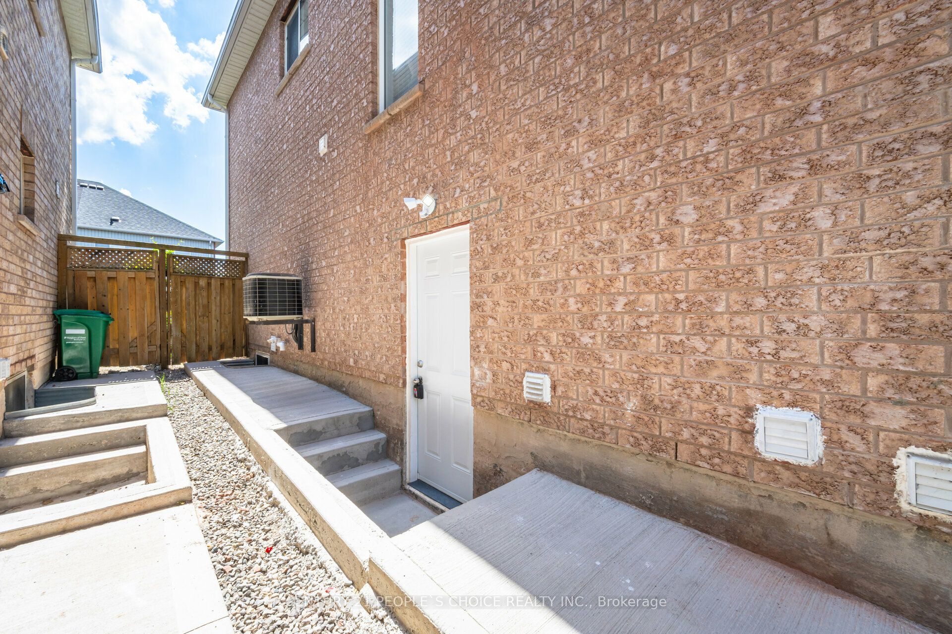 Bsmt-5654 Dolmite Heights, Mississauga, ON, L5M 7B5