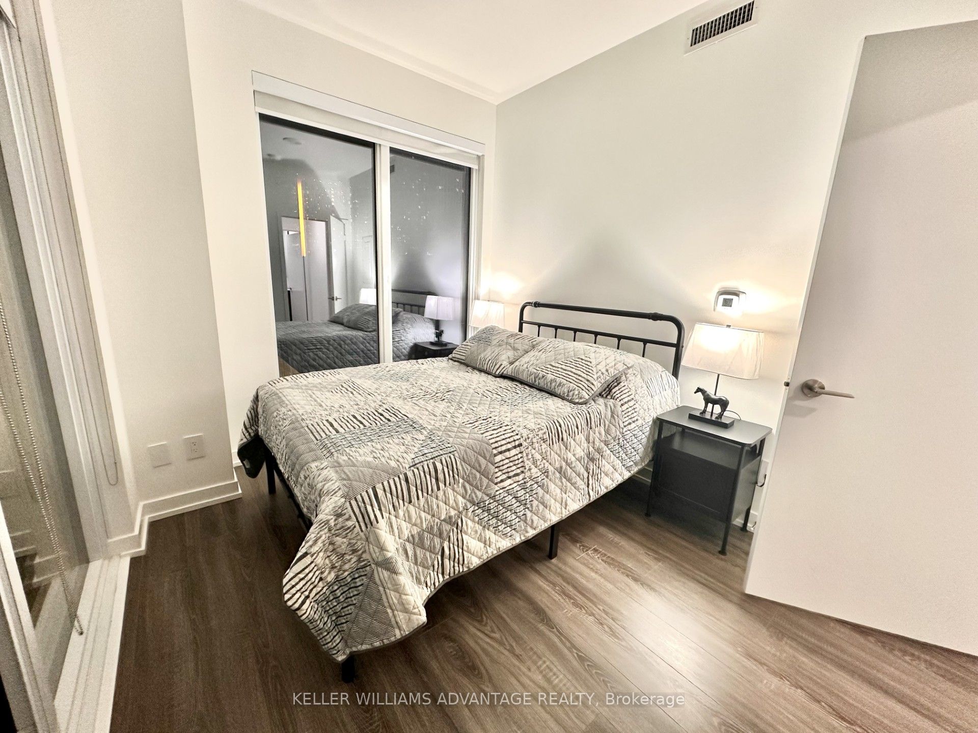 Additional image 2 of 802-20 Edward Street, Toronto, ON, M5G 0C5