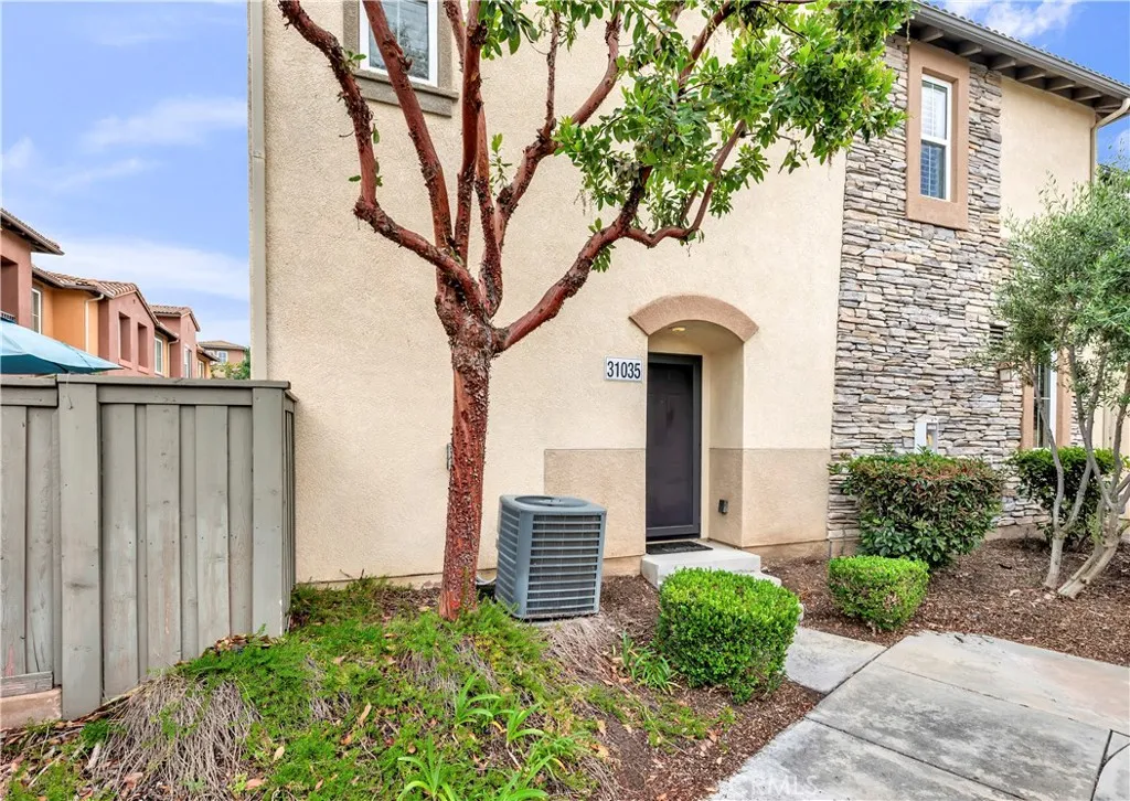 31035 Strawberry Tree Ln, Temecula, CA 92592 photo 3