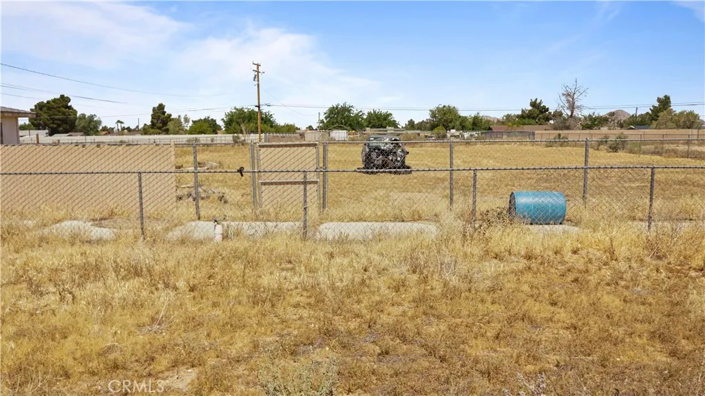 13814 Kiowa Rd, Apple Valley, CA 92307