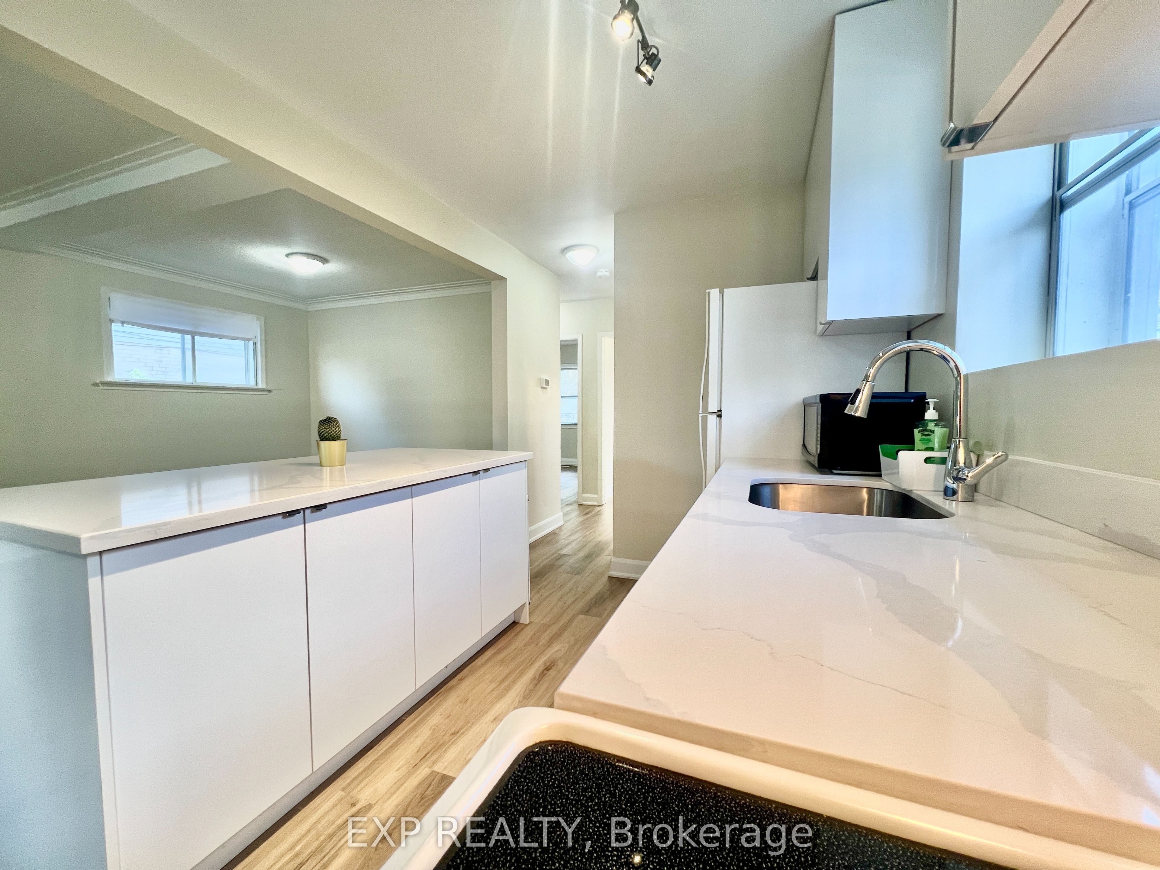 Additional image 4 of 158 Hallmark Avenue, Toronto, ON, M8W 4K8