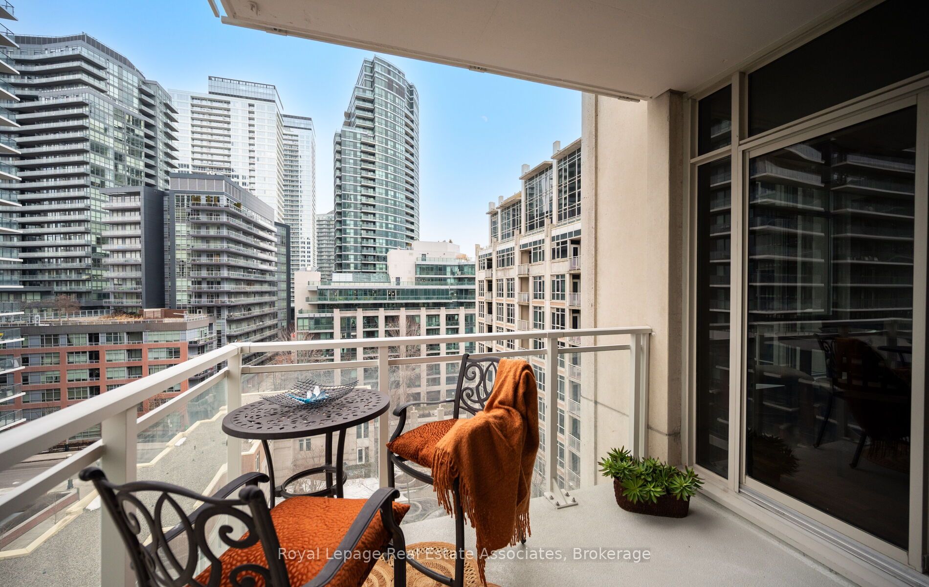 908-21 Grand Magazine Street, Toronto, ON, M5V 1B5