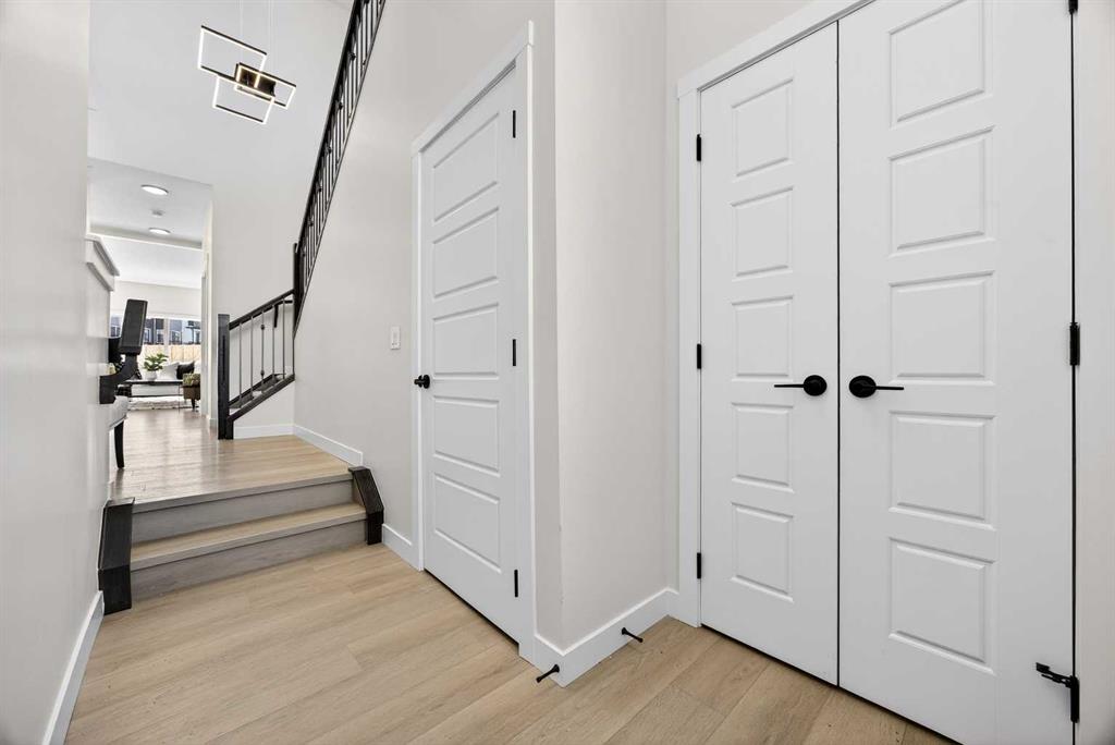 Additional image 5 of 997 Alpine Drive SW, Calgary, AB, T2Y 0Z3