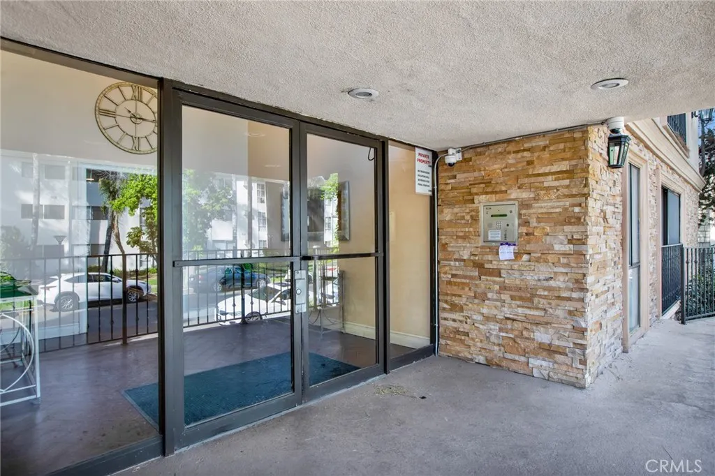 15344 Weddington Street Unit 102, Sherman Oaks, CA 91411 photo 4