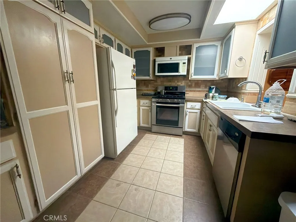 Additional image 3 of 2410 El Toro Cir, Hemet, CA 92545