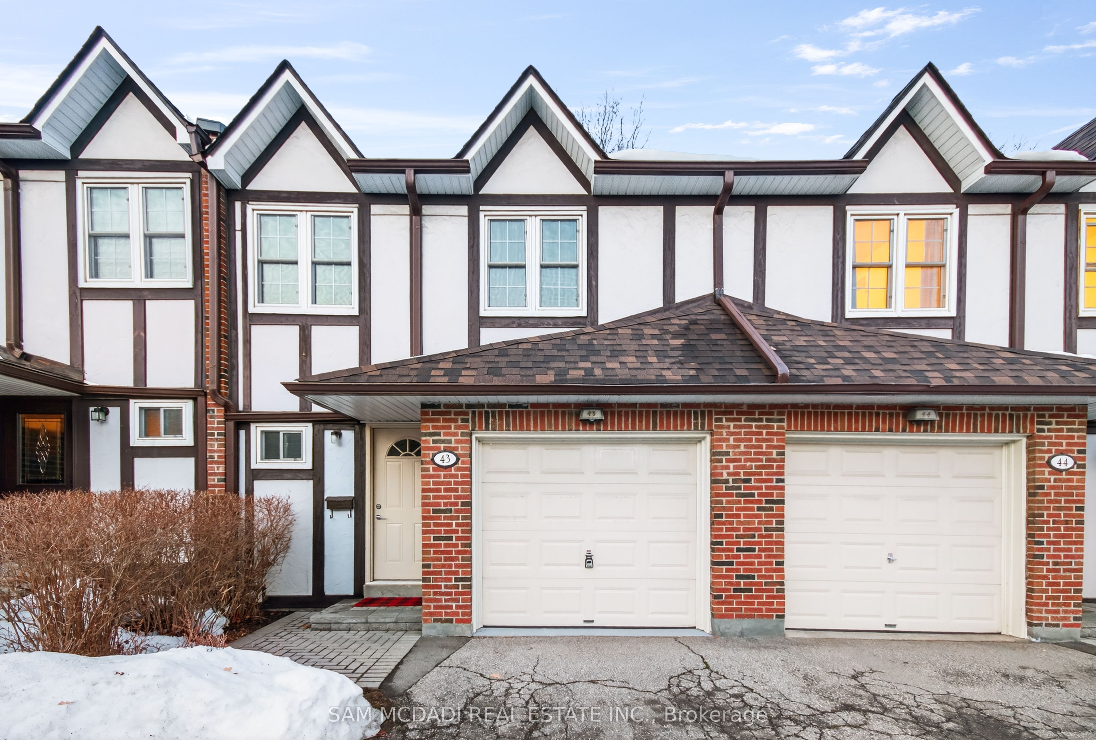 43-2120 Rathburn Road E, Mississauga, ON, L4W 2S8