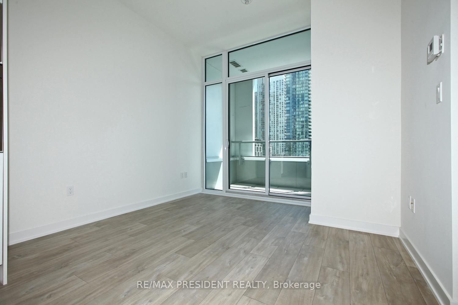 Additional image 6 of 404W-27 Bathurst Street, Toronto, ON, M5V 0R1