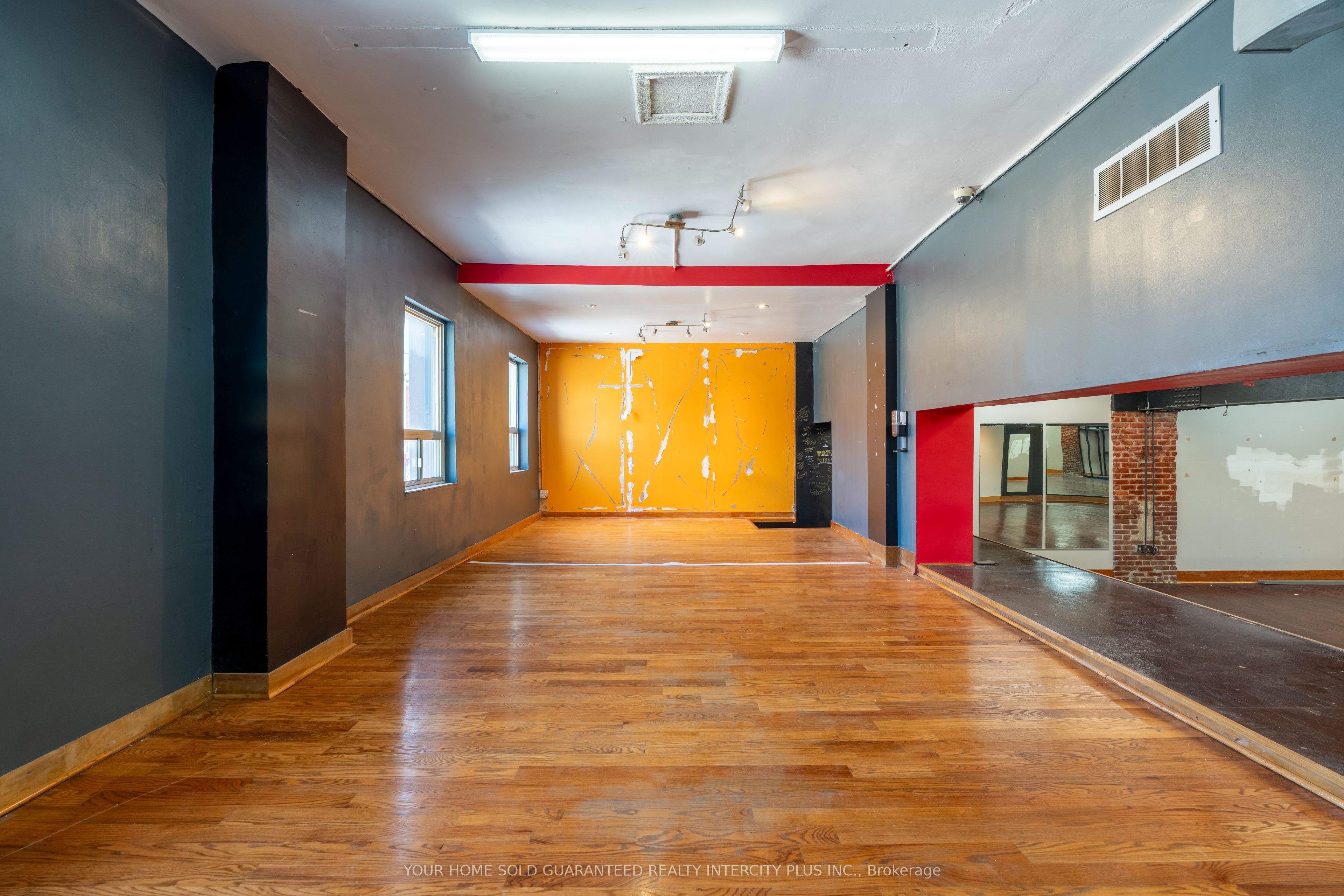 Additional image 6 of Unit 2-1069 St Clair Avenue W, Toronto, ON, M6E 1A6