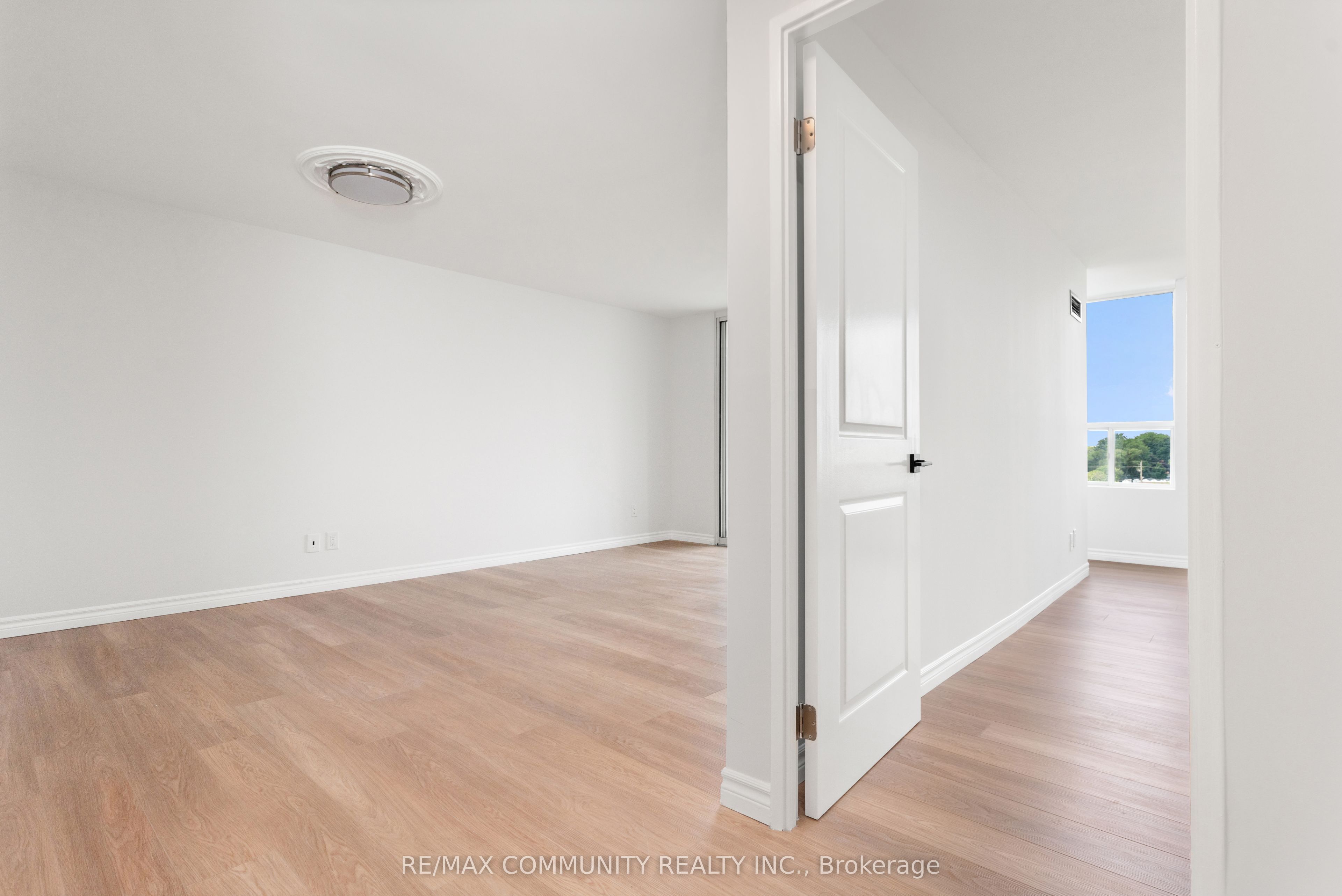 Additional image 5 of 501-330 Mccowan Road, Toronto, ON, M1J 3N3