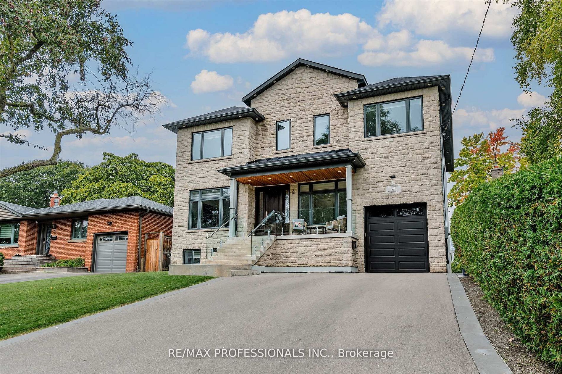 4 Dunrobin Drive, Toronto, ON, M9B 2S9