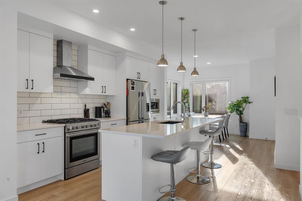 213 Greenbriar Common, Calgary, AB, T3B 6J3