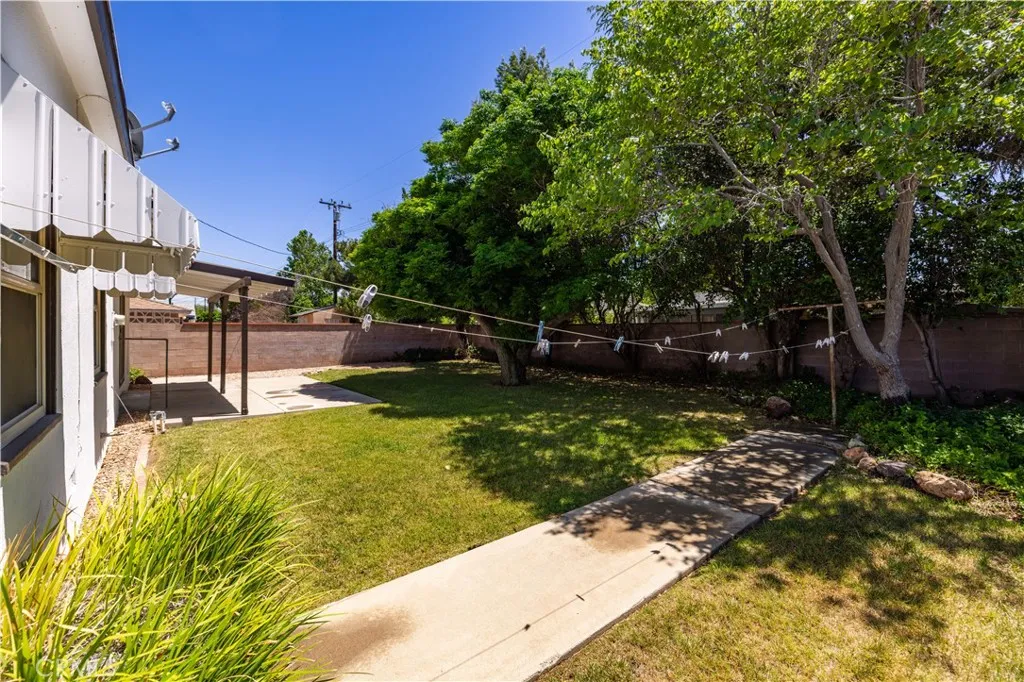 1438 W Ivyton St, Lancaster, CA 93534