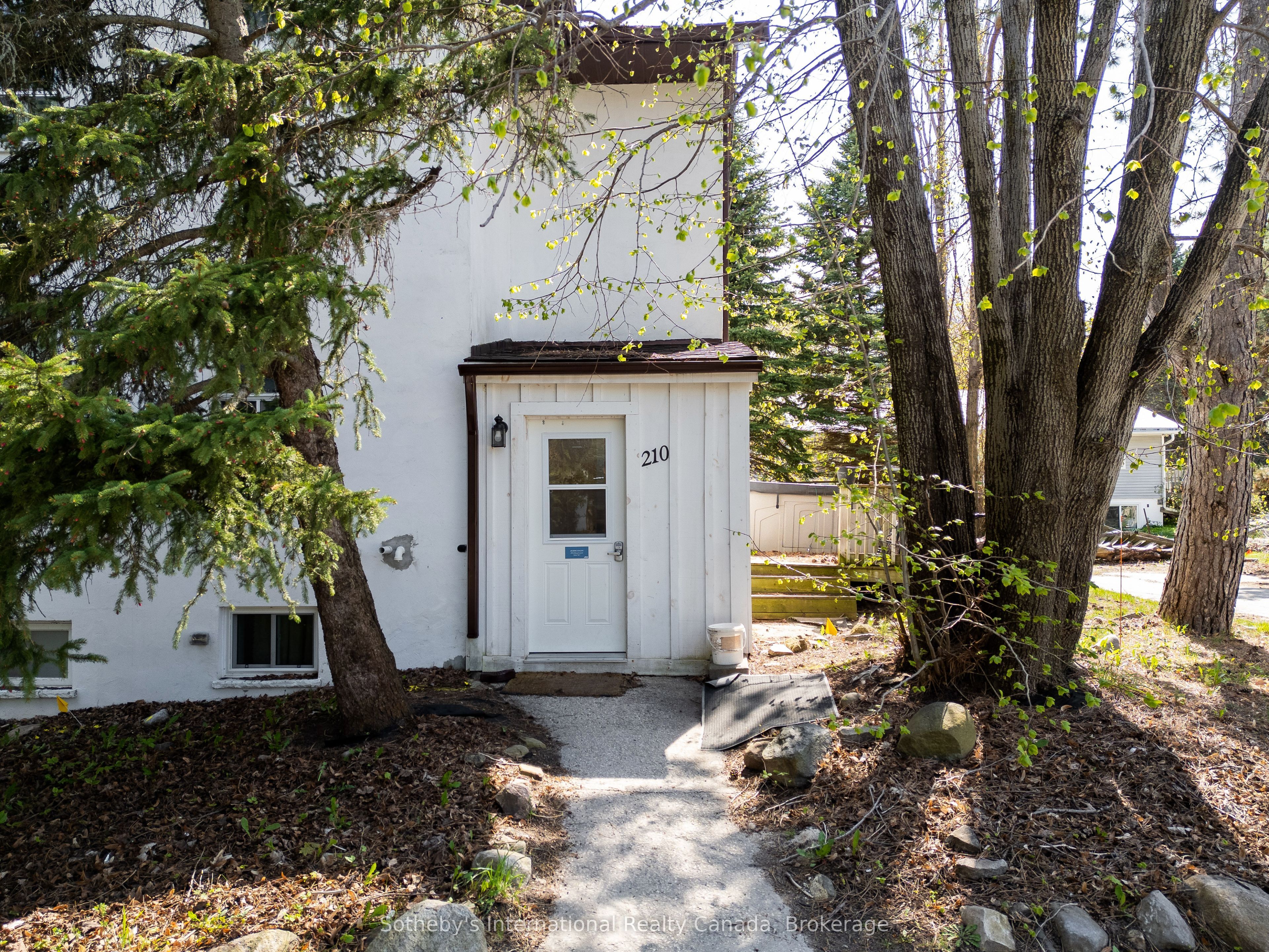 Additional image 2 of 210 Arlberg Crescent, Blue Mountains, ON, L9Y 0M1