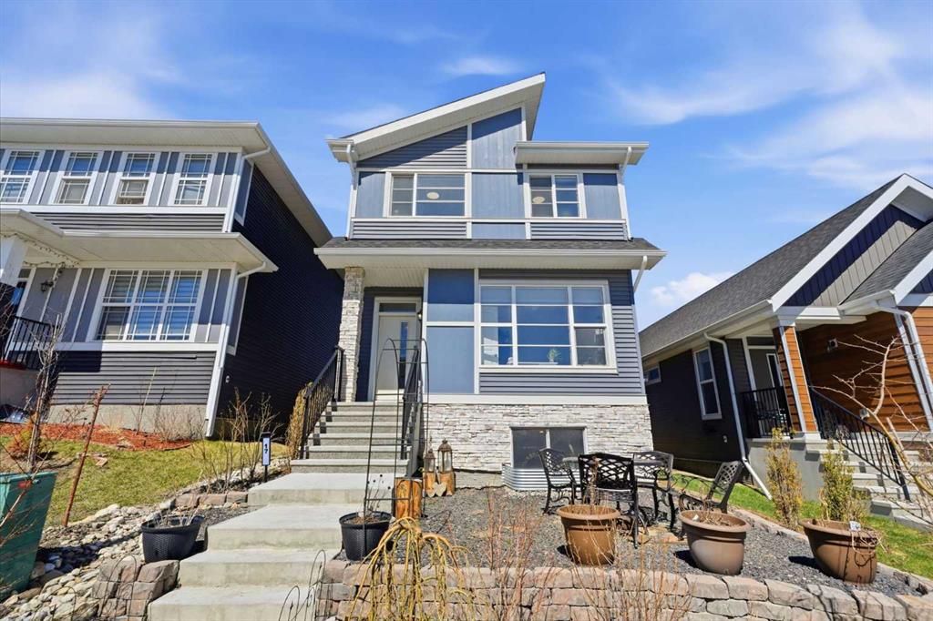 17 Precedence Glen, Cochrane, AB, T4C2W7