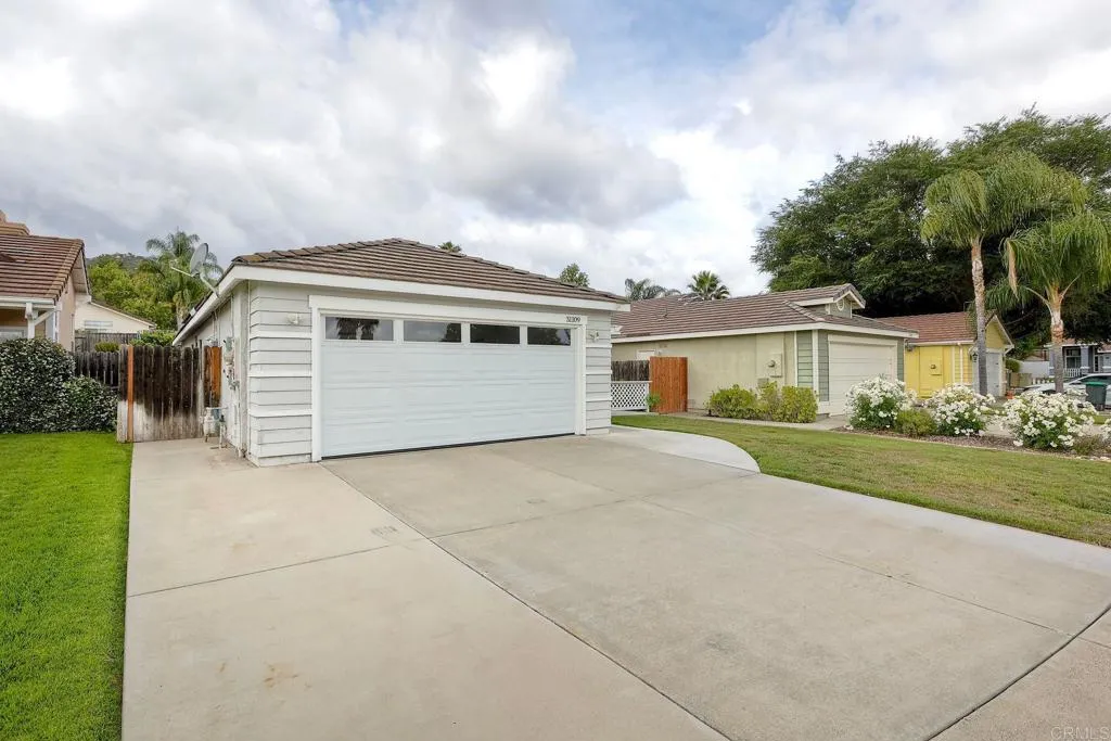 31109 Shicali Ct, Temecula, CA 92592 photo 2