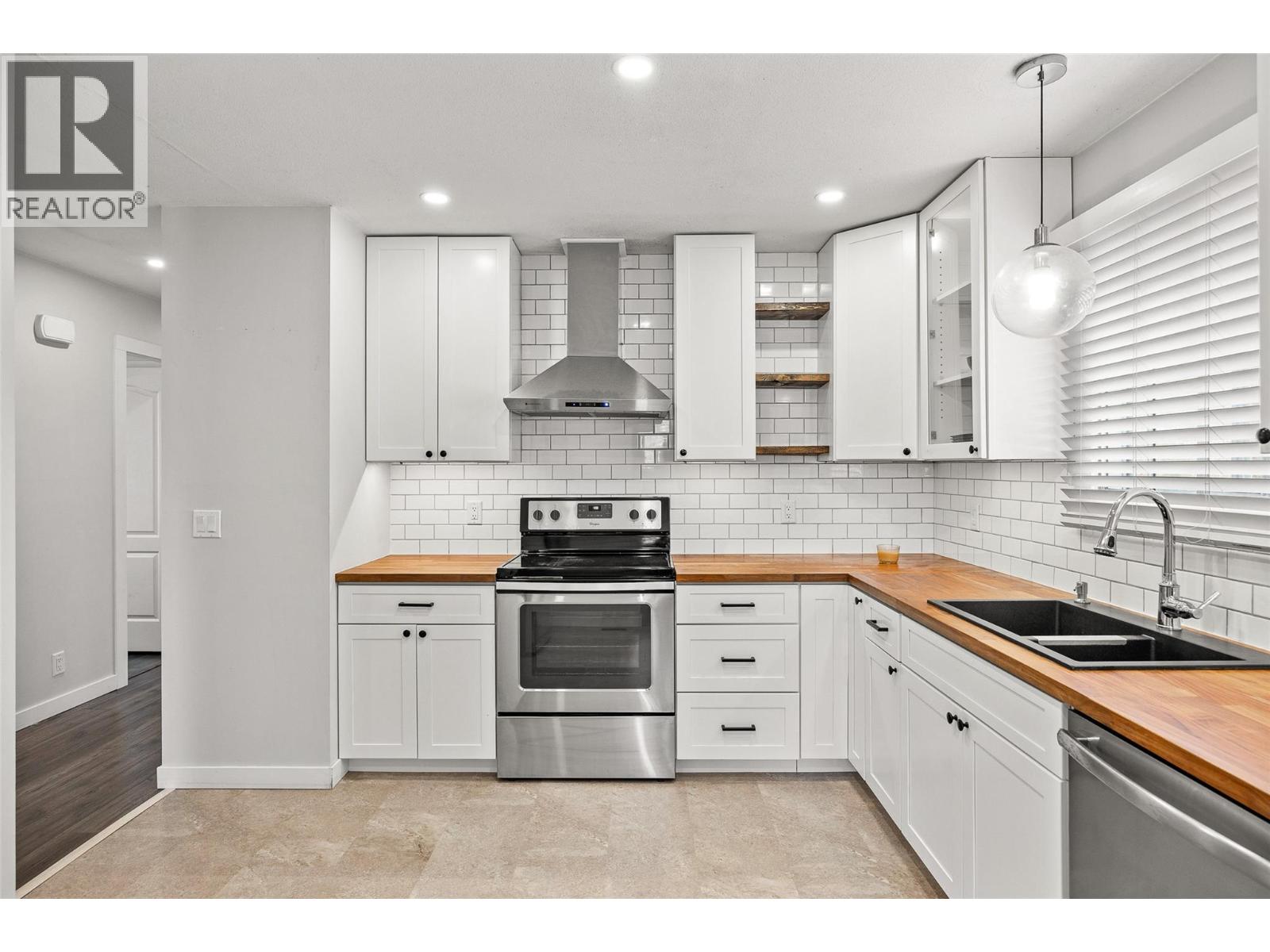 949 Grenfell Court, Kelowna, BC, V1Y8C5