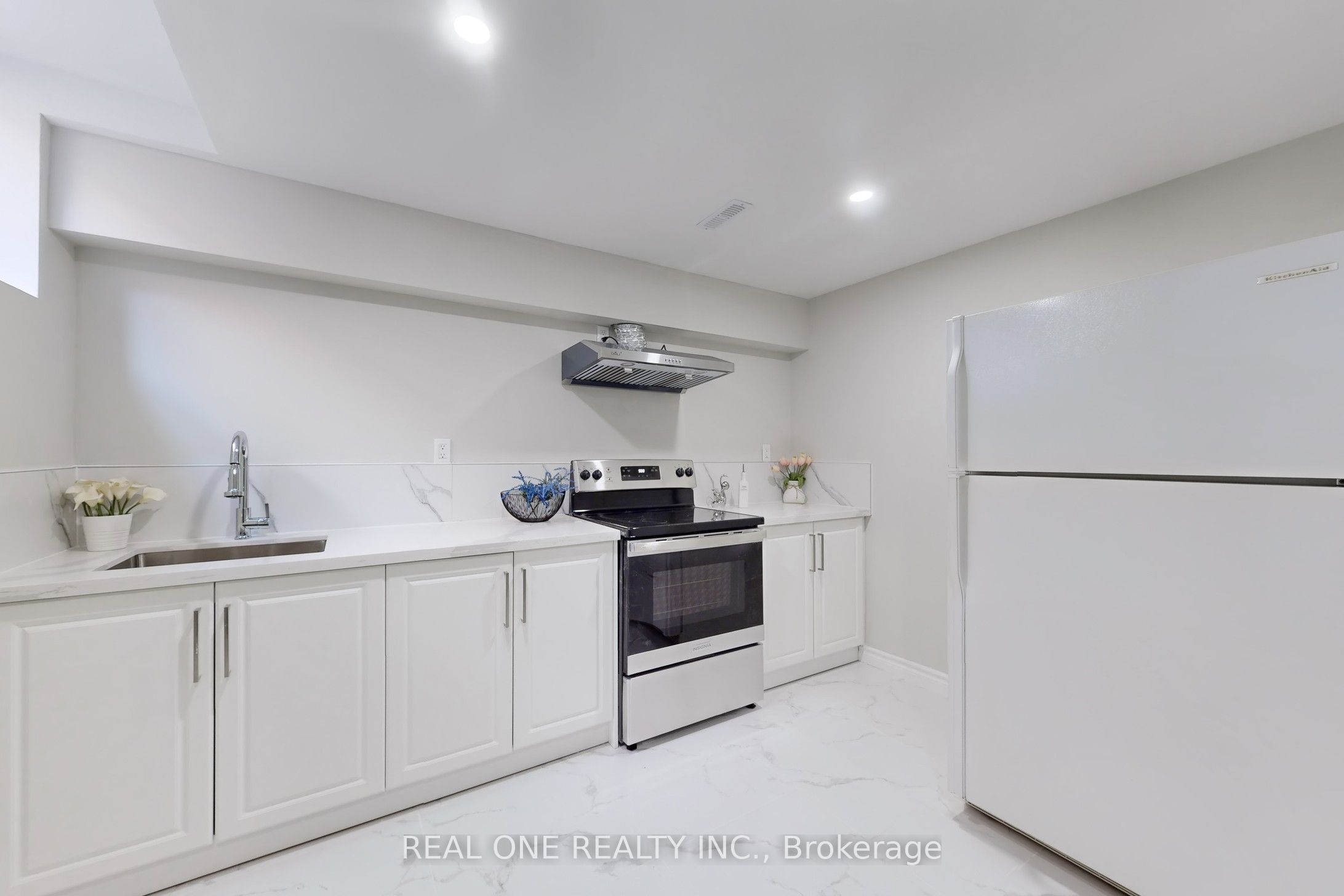 Additional image 2 of 27 Gladiola Court E, Whitby, ON, L1R 1N8