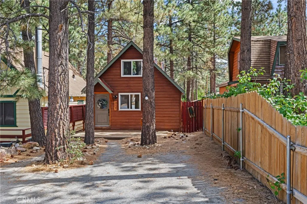Additional image 3 of 317 Moreno Ln, Sugarloaf, CA 92386