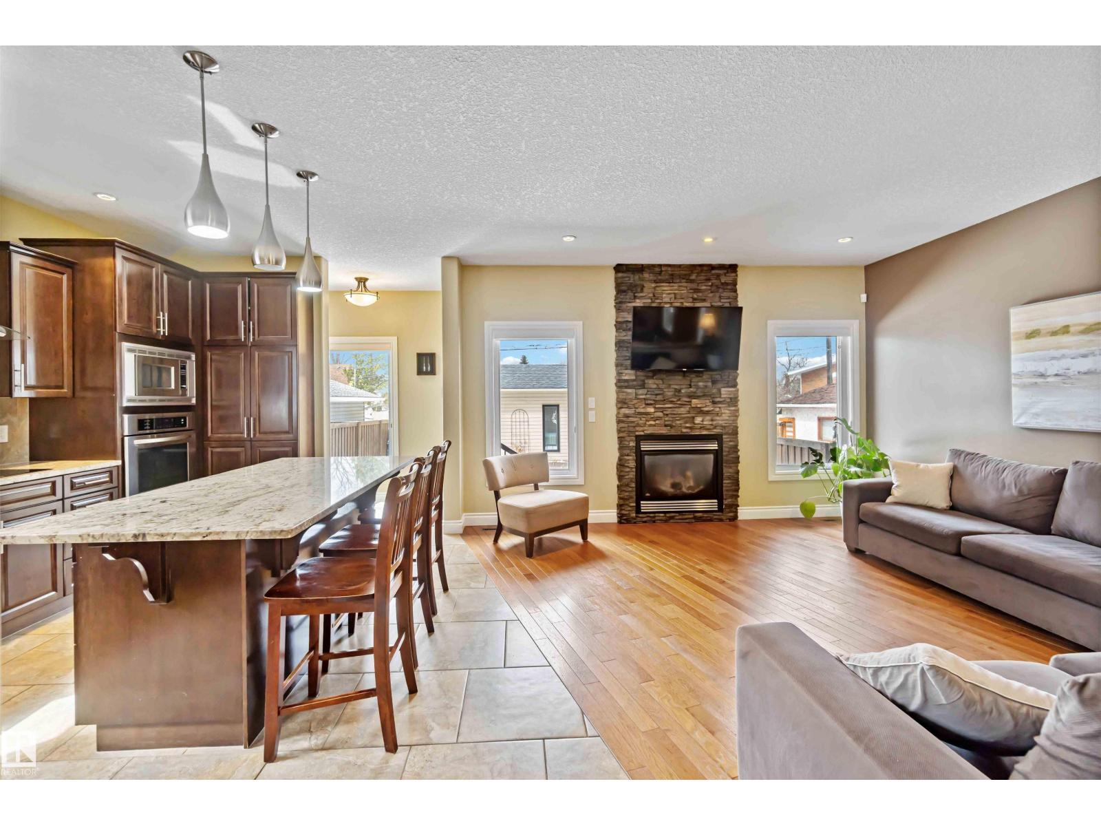 Additional image 5 of 10630 82 Street NW, Edmonton, AB, T6A3N1