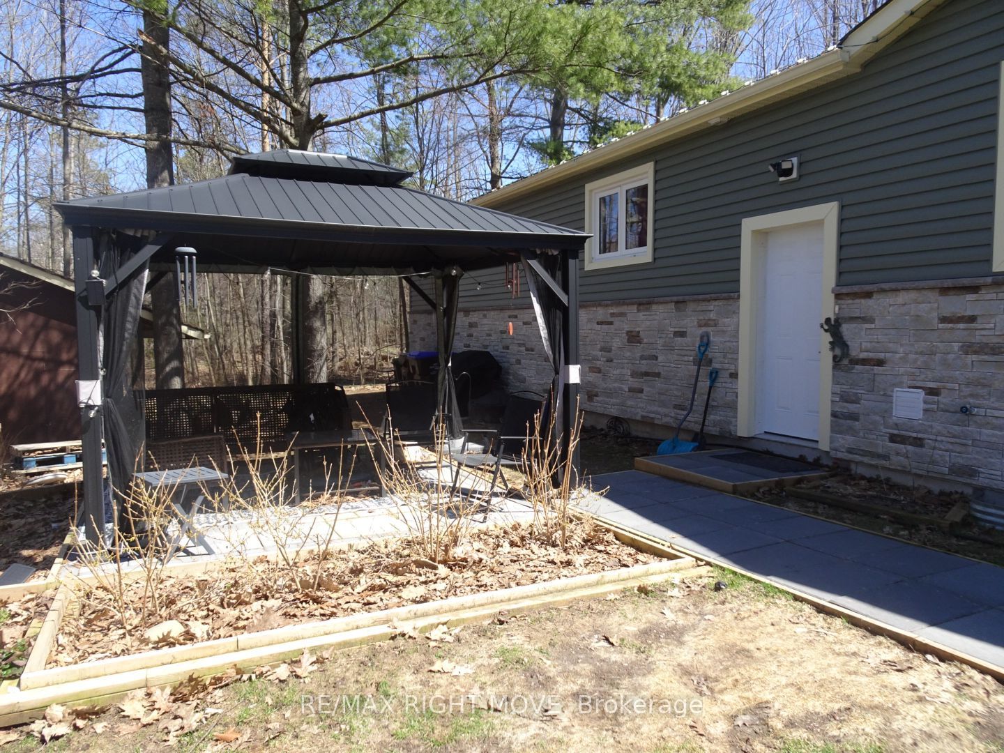 Additional image 4 of 32 Mills Circle, Springwater, ON, L0L 1X0