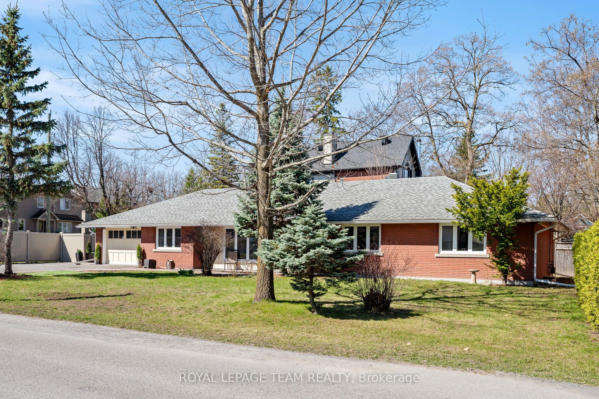 1986 Fairbanks Avenue, Ottawa, ON, K1H 5Y6