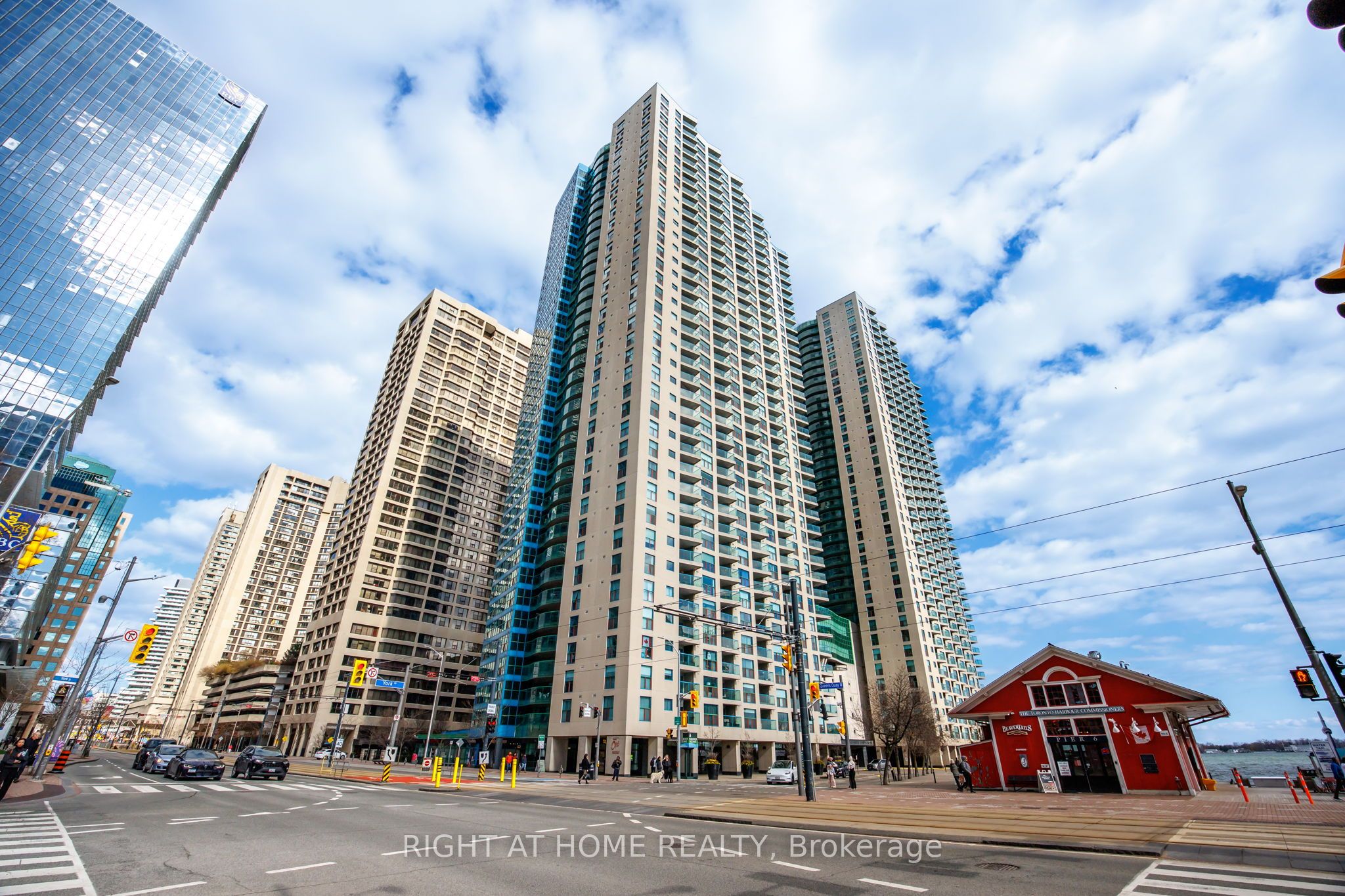2306-77 Harbour Square, Toronto, ON, M5J 2S2 photo 2