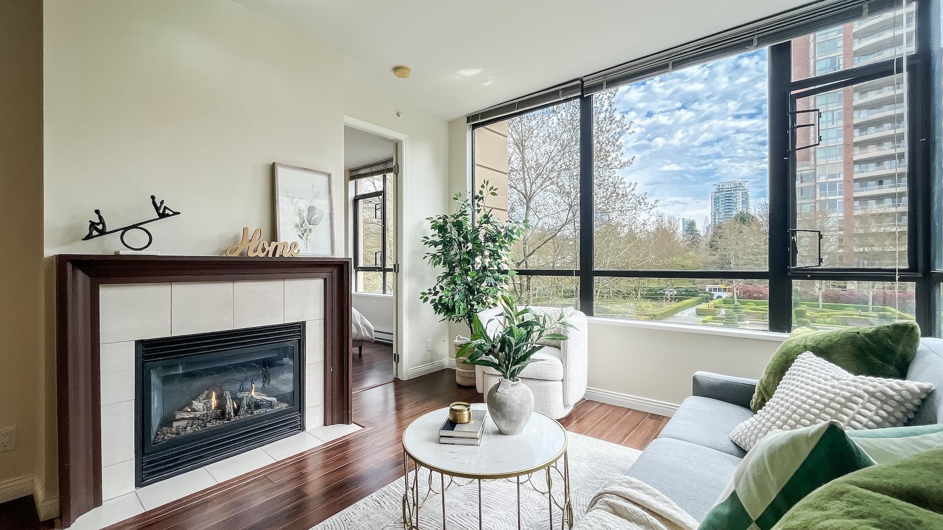 301-7368 Sandborne Avenue, Burnaby, BC, V3N 5C5