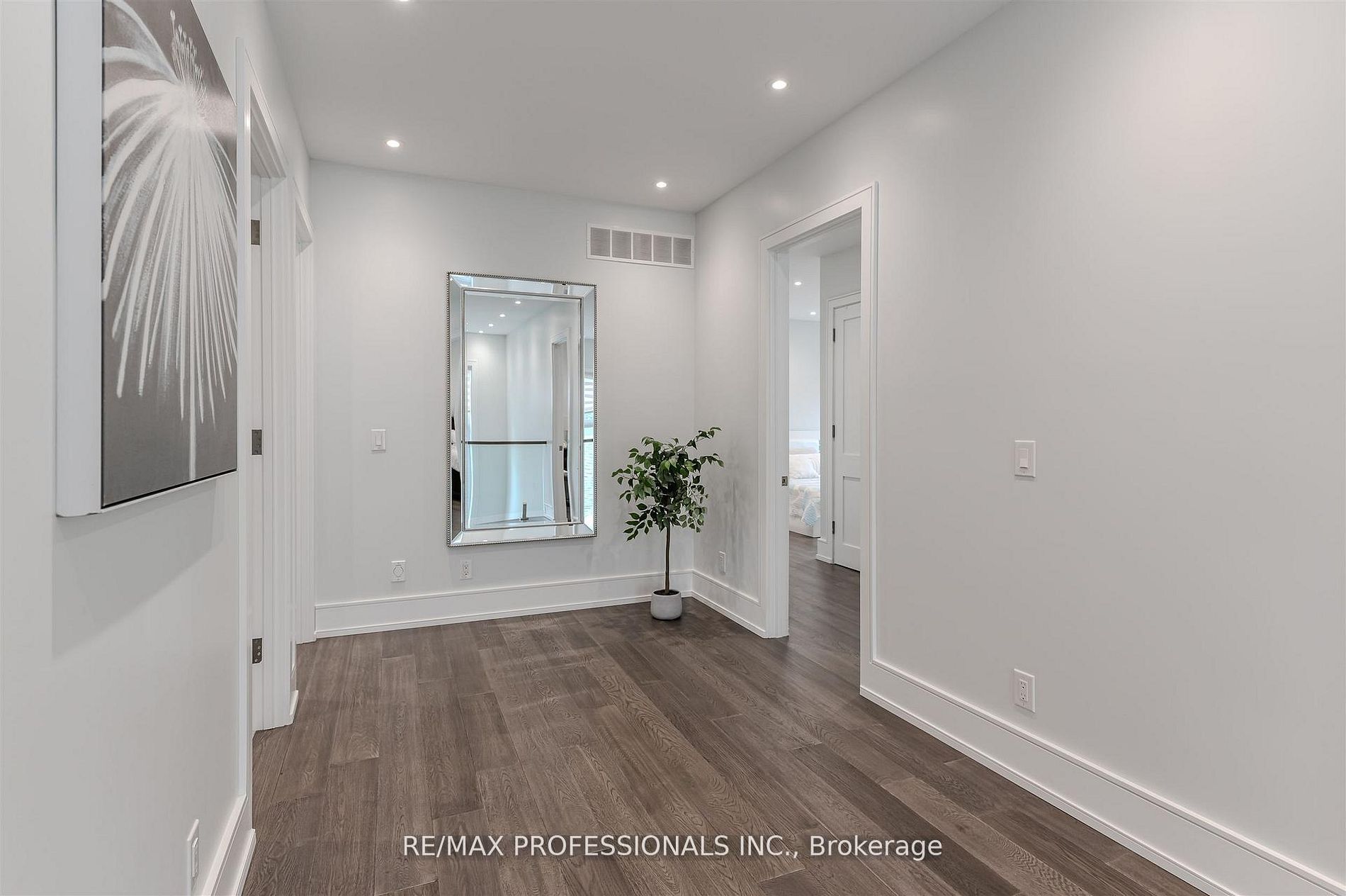 Additional image 2 of 4 Dunrobin Drive, Toronto, ON, M9B 2S9