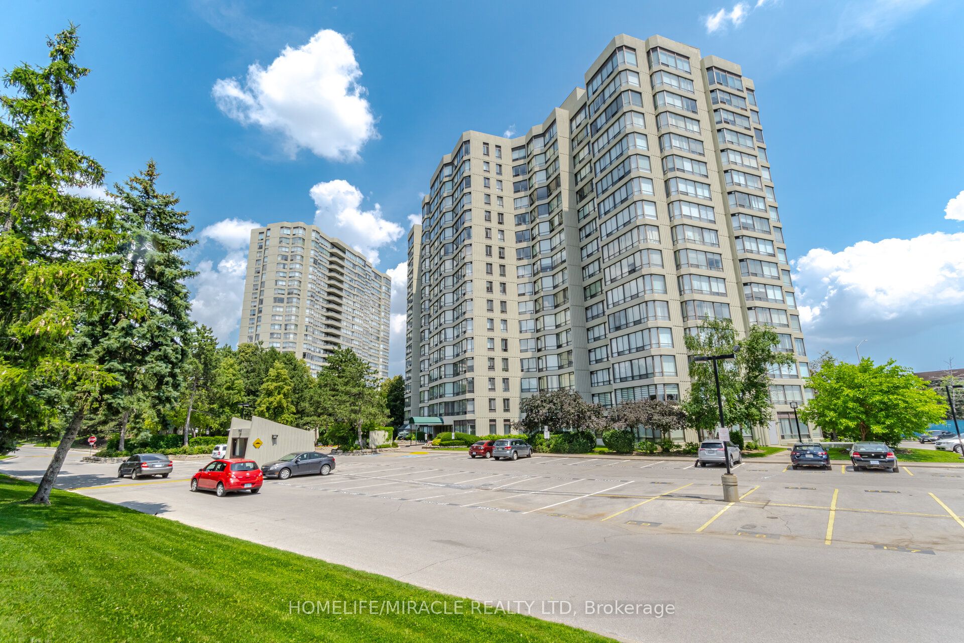 401-26 Hanover Road, Brampton, ON, L6S 4T2